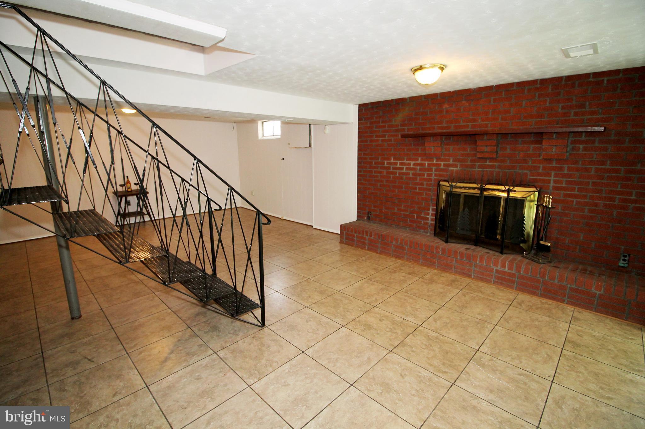 GLENARDEN WOODS - Residential