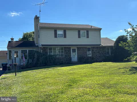 Photo of 27 Oak Lane, ROYERSFORD, PA 19468 (MLS # PAMC2184382)