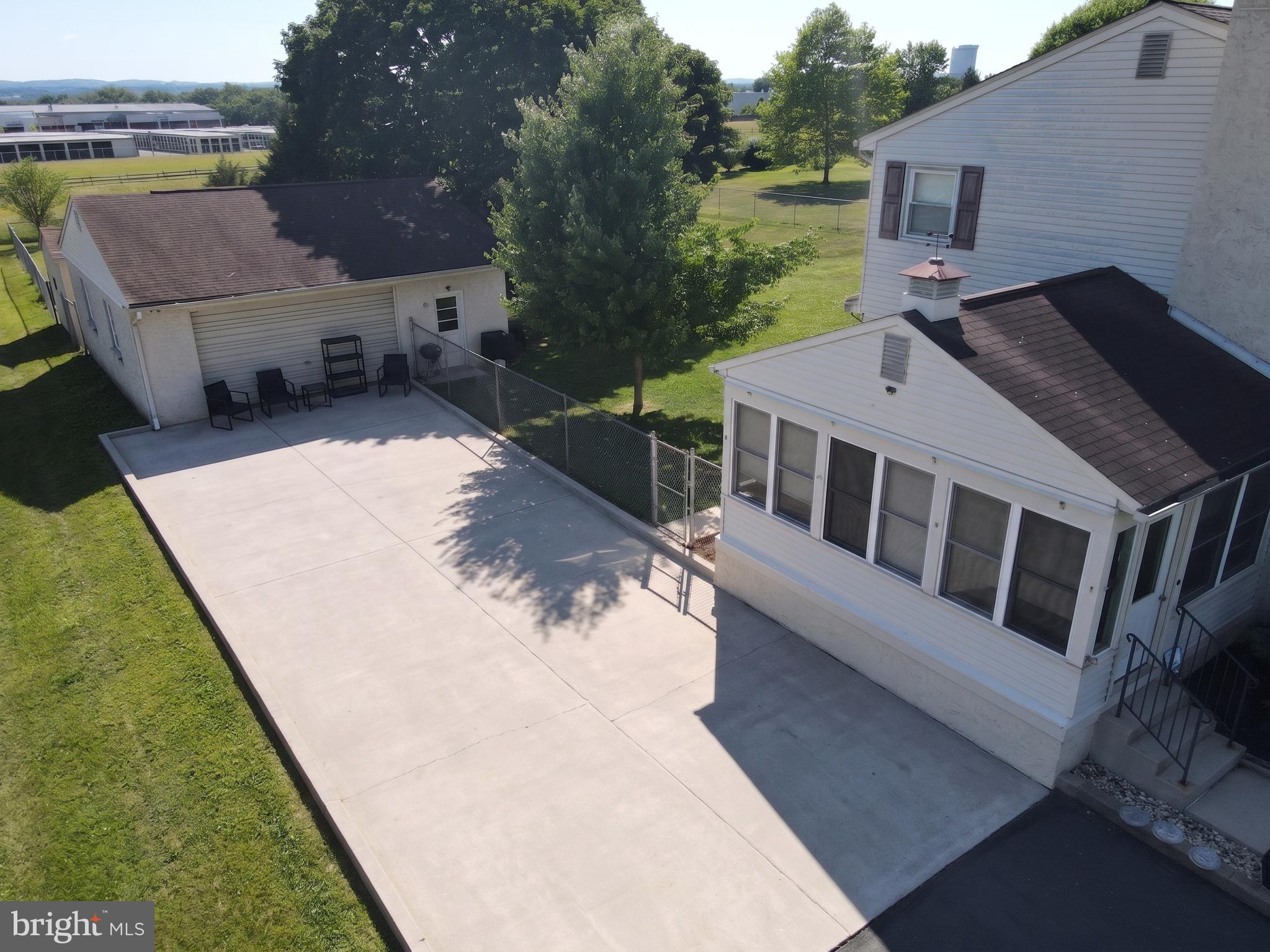27 OAK LANE
