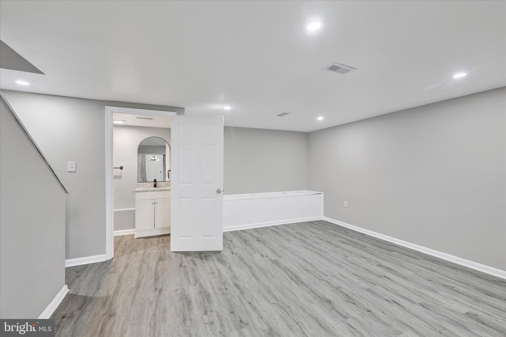 WOODMERE - Residential