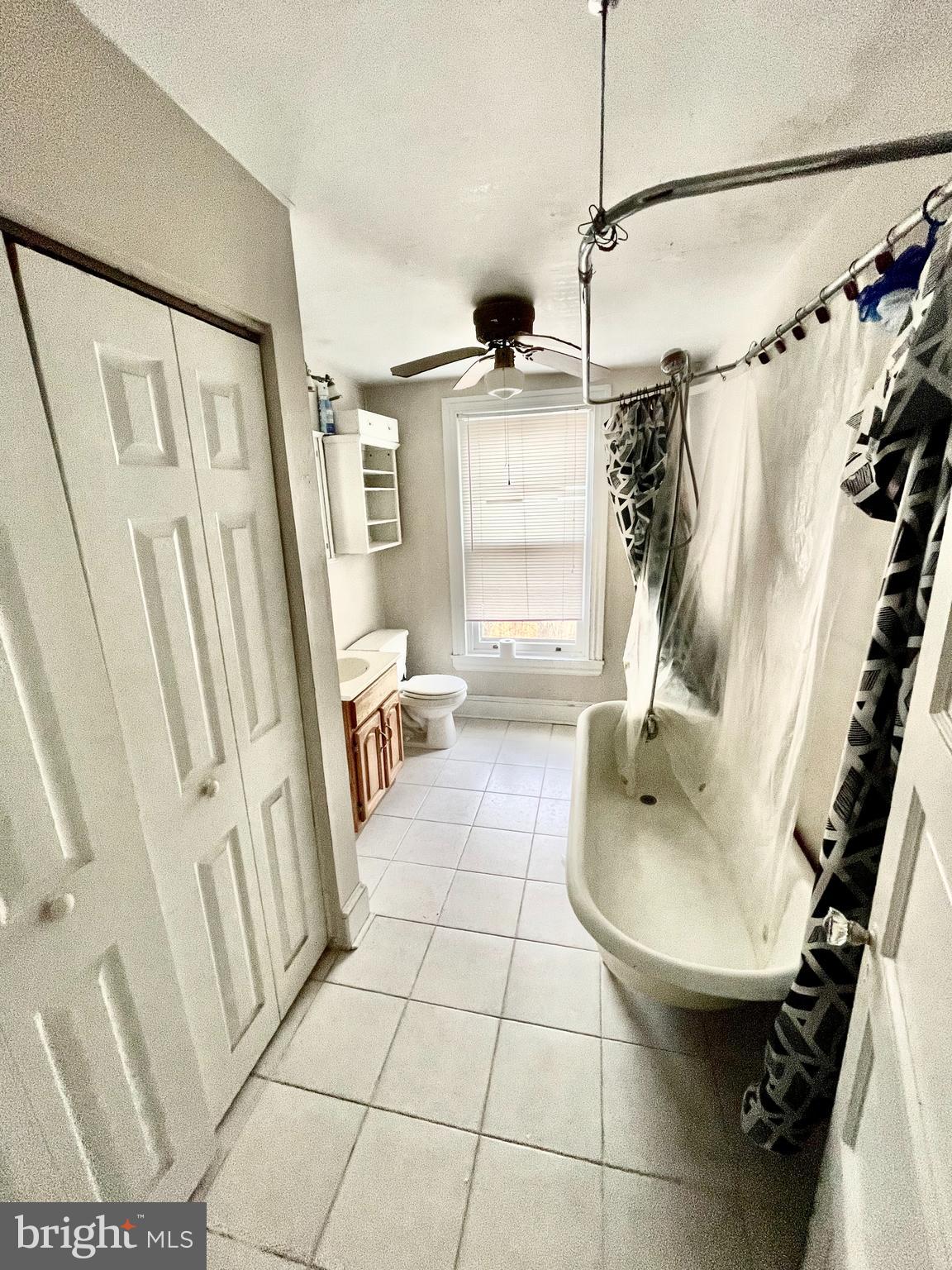 EAST FALLS - Residential Lease