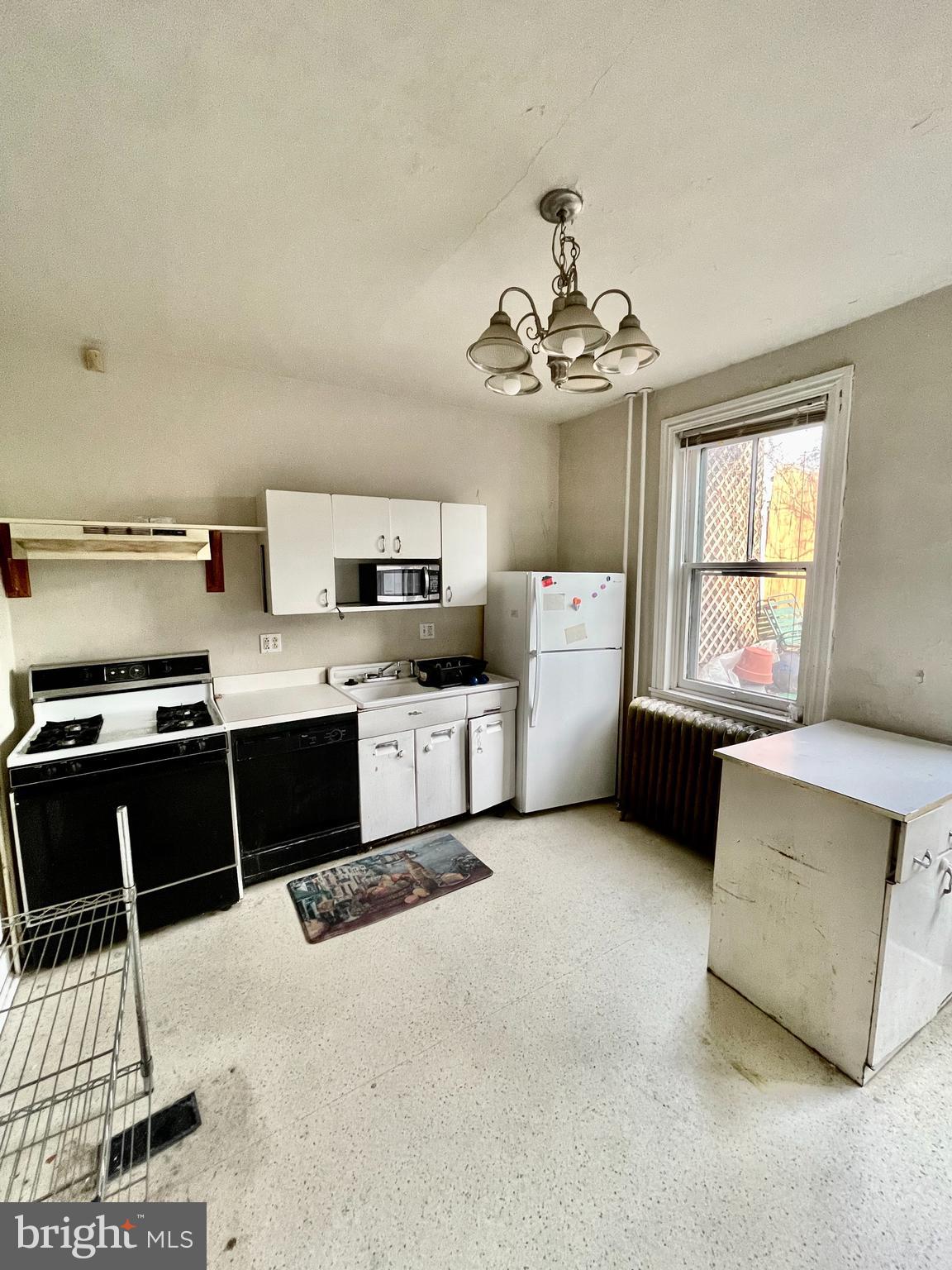 EAST FALLS - Residential Lease