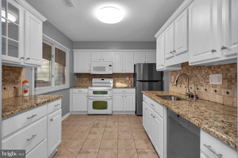 CEDAR RIDGE - Residential Lease