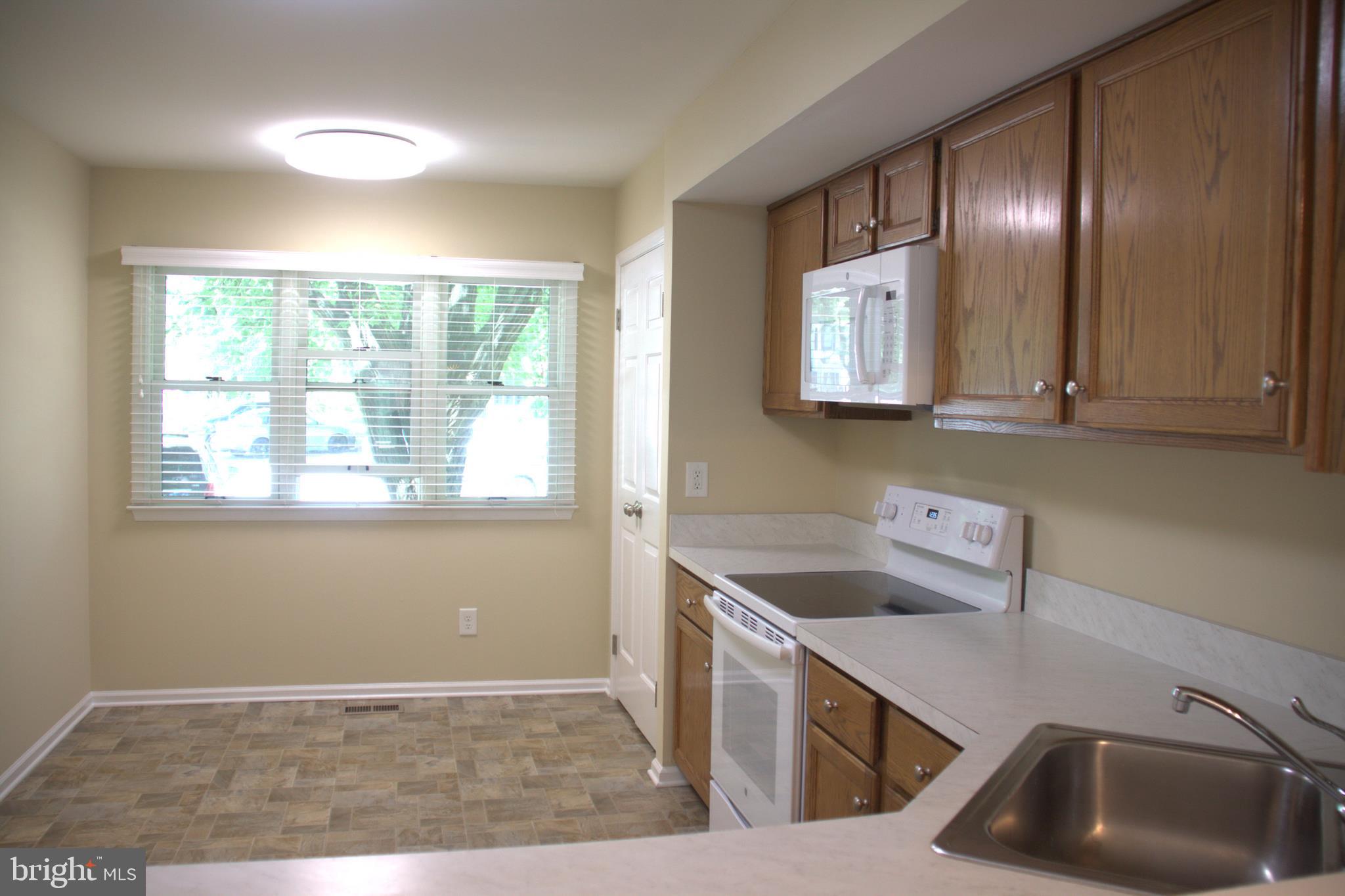 4302 FOX POINTE COURT