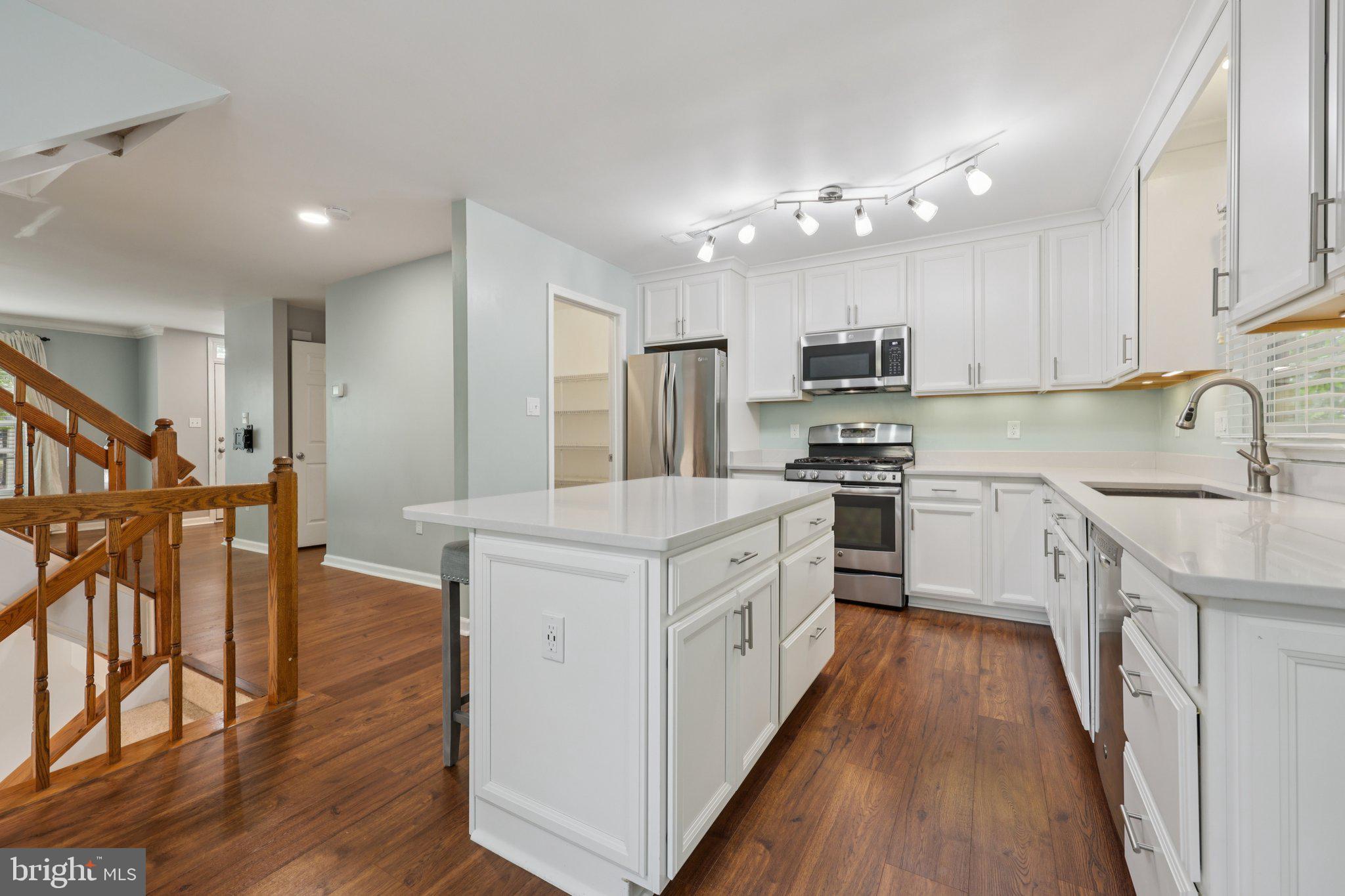 WOODGATE MANOR - Residential