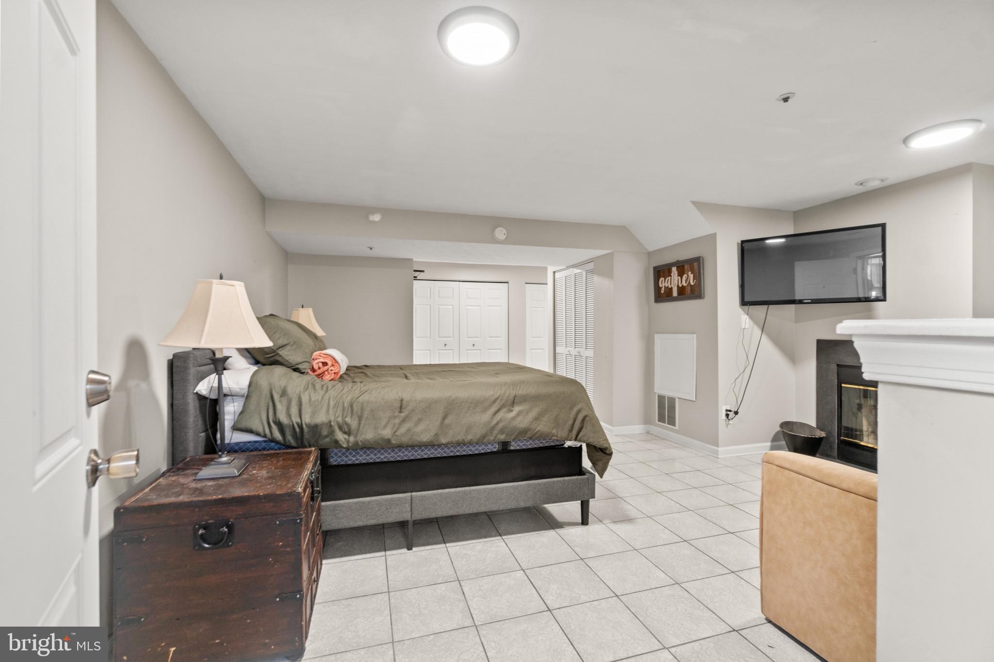 FOX CHASE - Residential