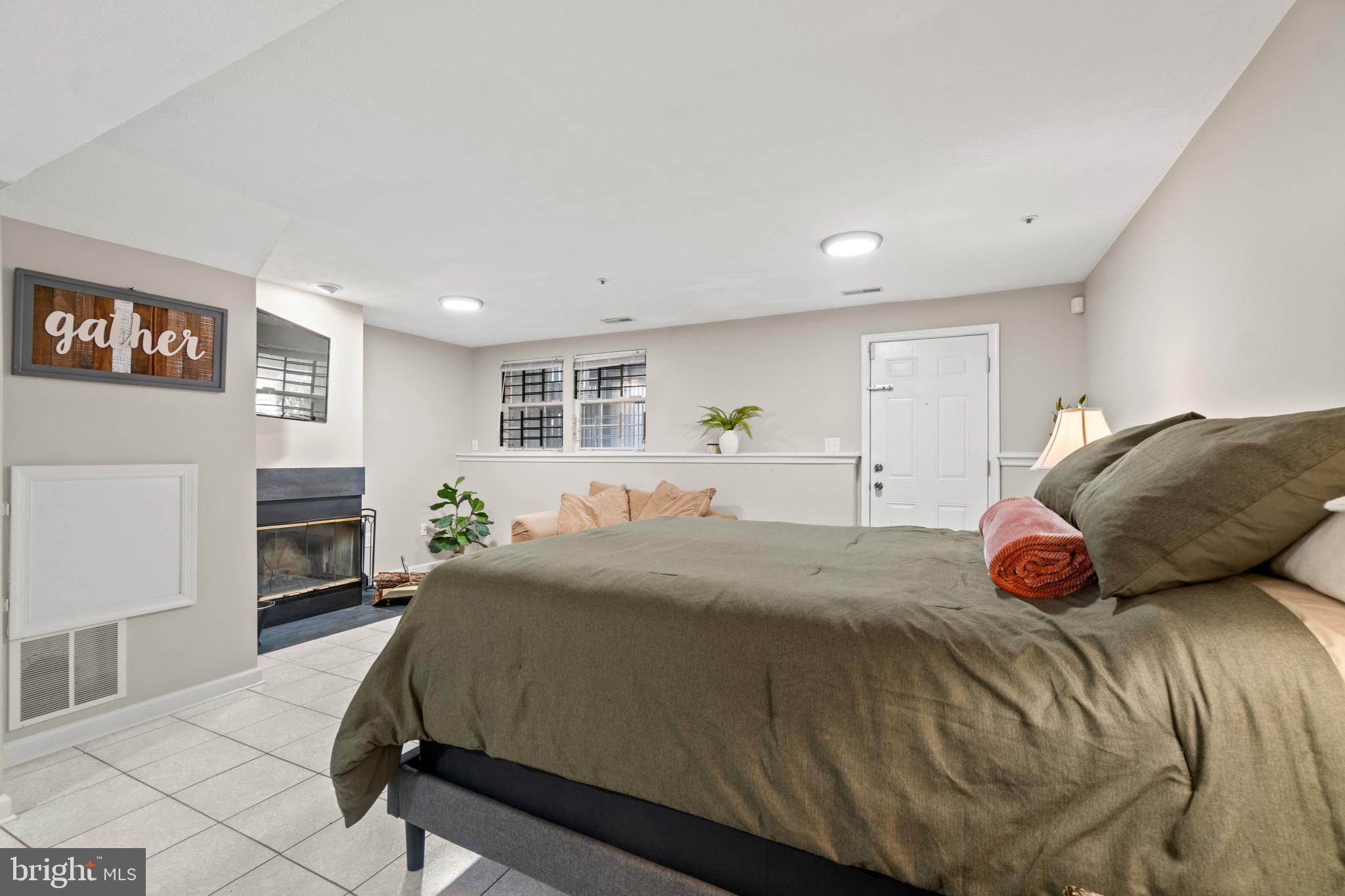 FOX CHASE - Residential