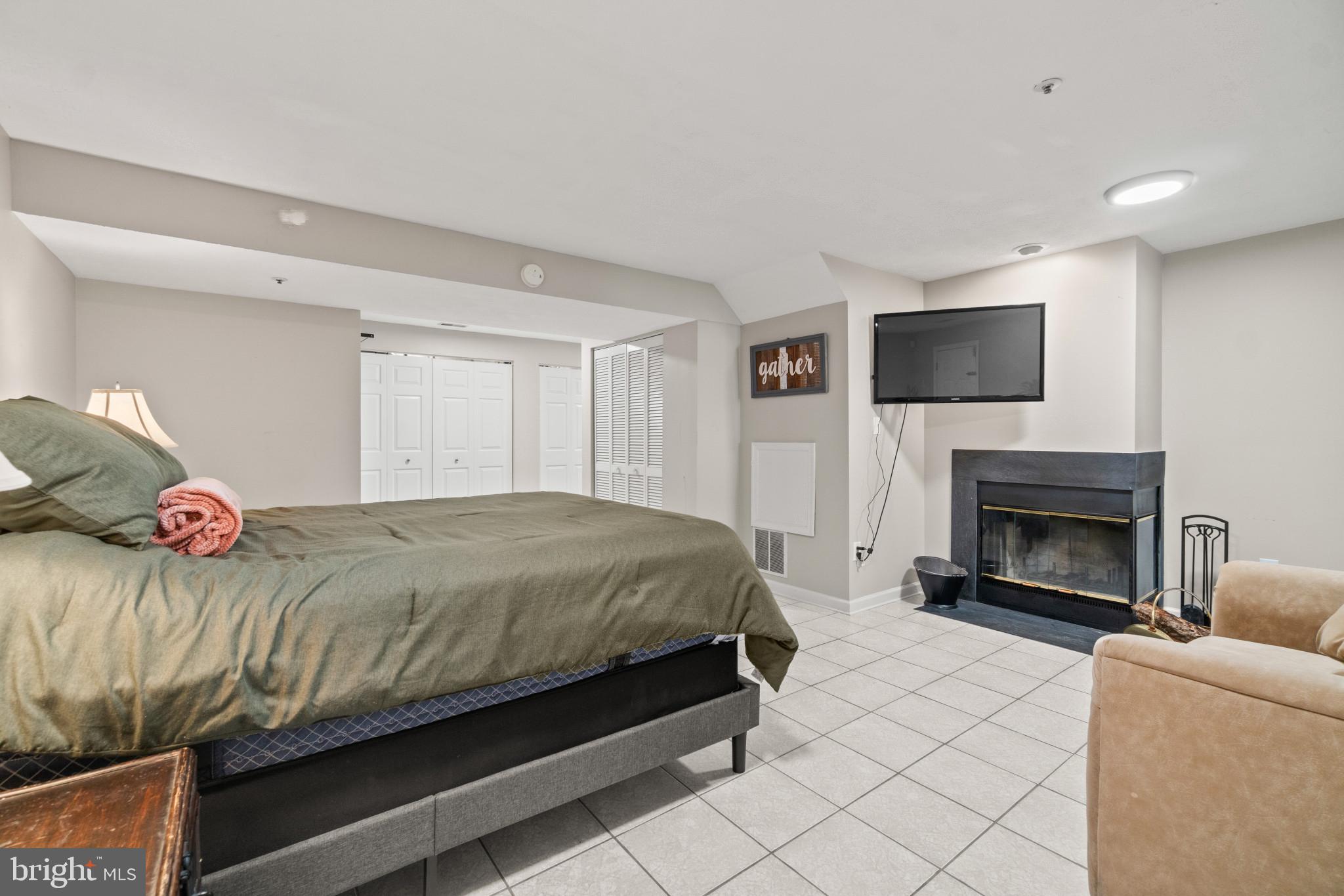 FOX CHASE - Residential