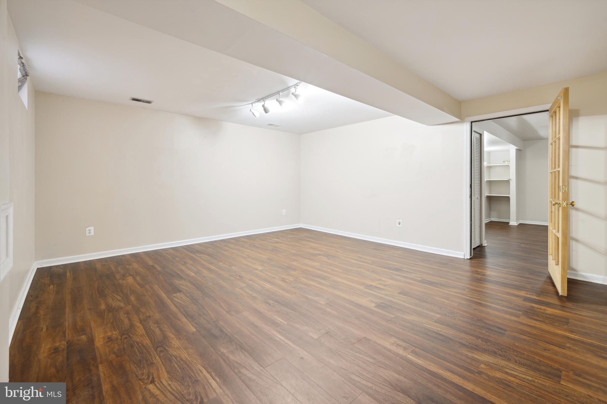 WALNUT RIDGE - Residential