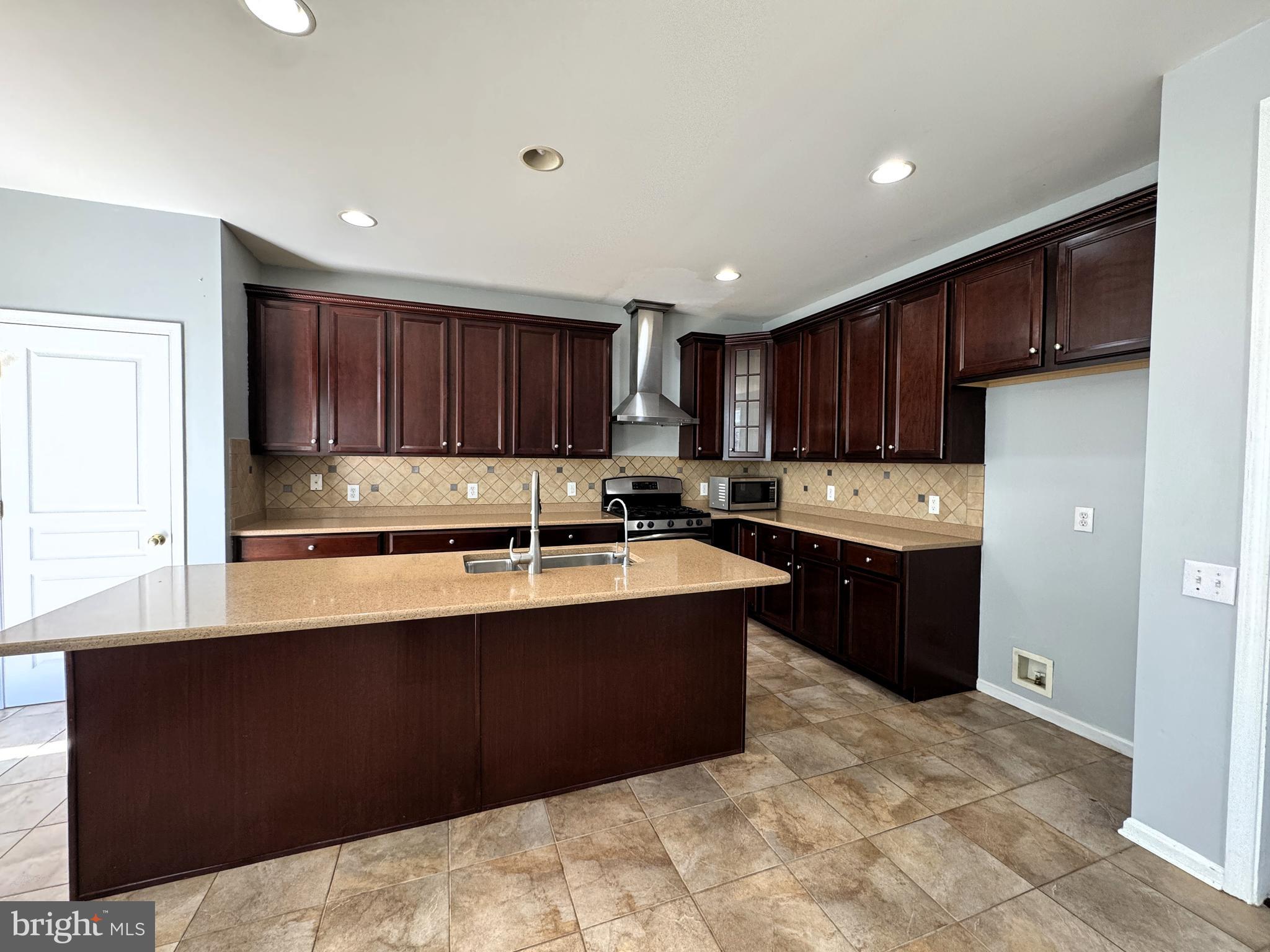 LONGFORD CROSSING - Residential