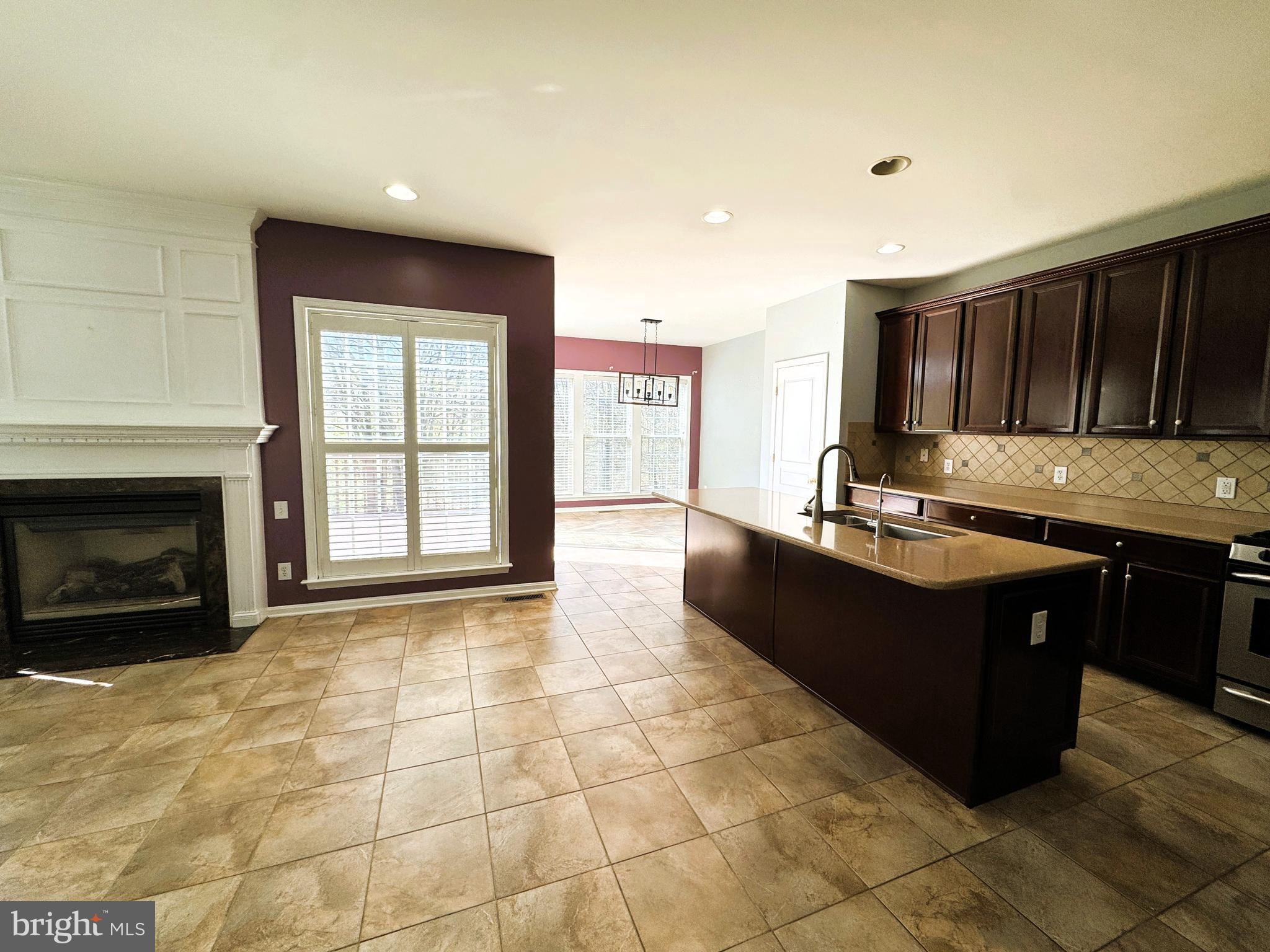 LONGFORD CROSSING - Residential