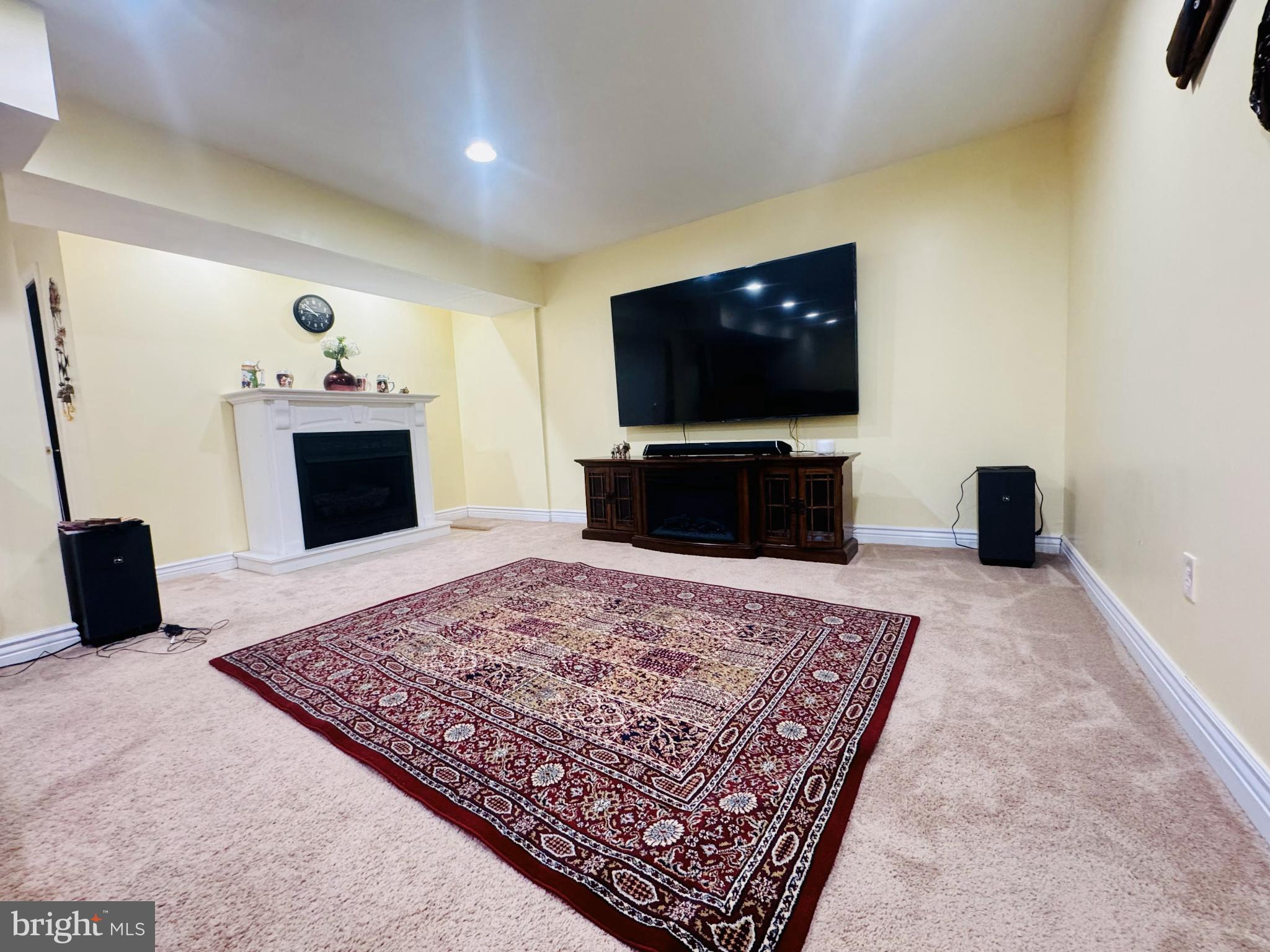 LONGFORD CROSSING - Residential