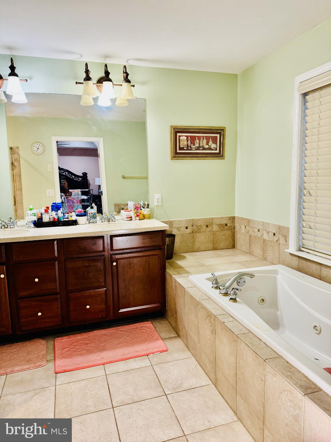 LONGFORD CROSSING - Residential