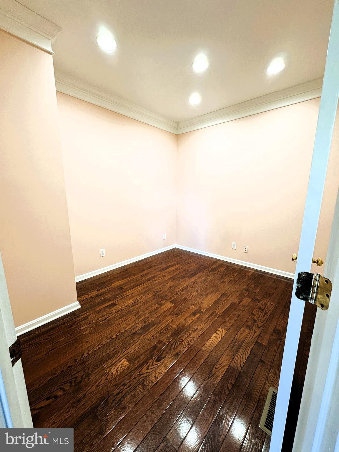 LONGFORD CROSSING - Residential