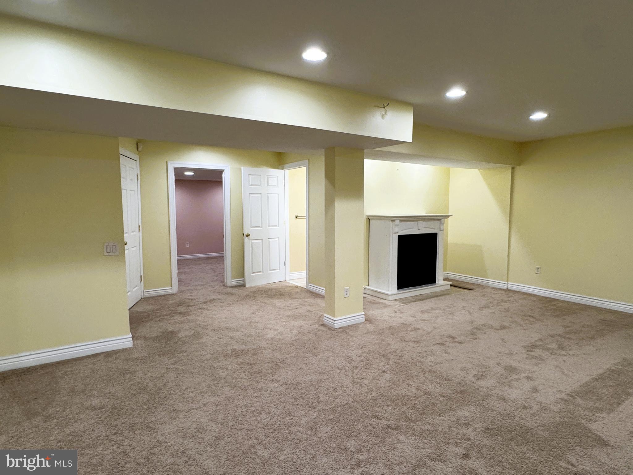 LONGFORD CROSSING - Residential