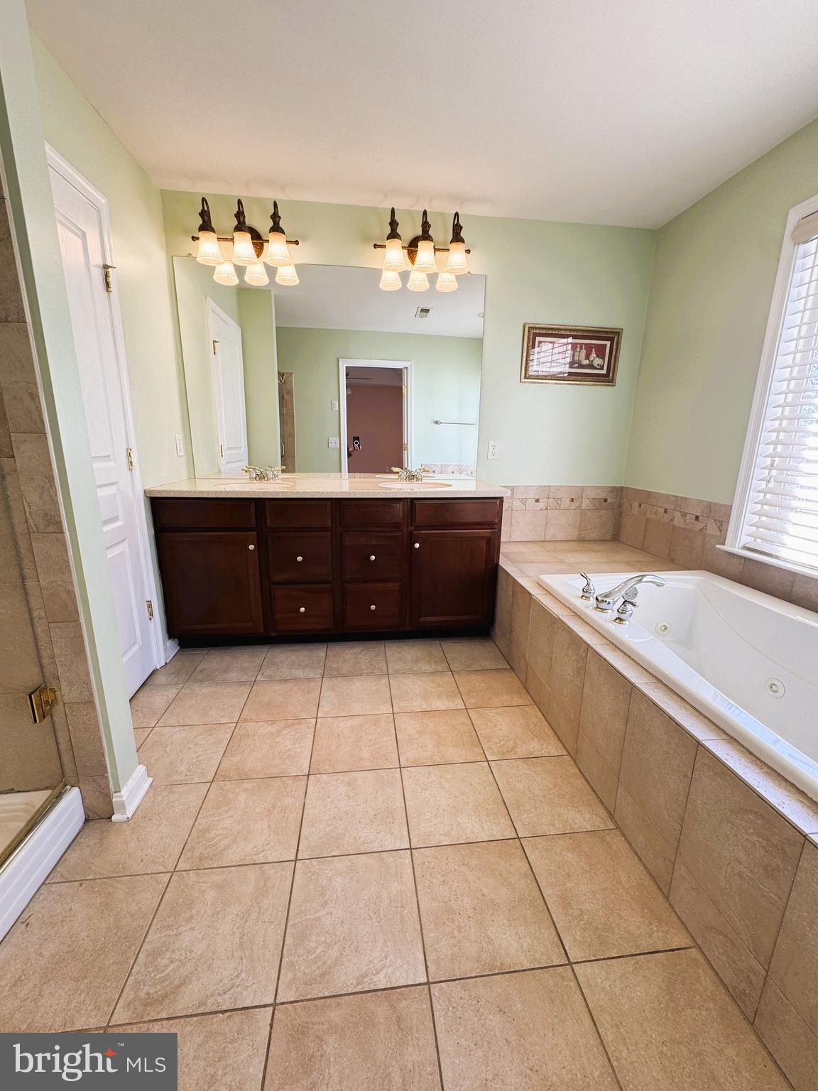 LONGFORD CROSSING - Residential