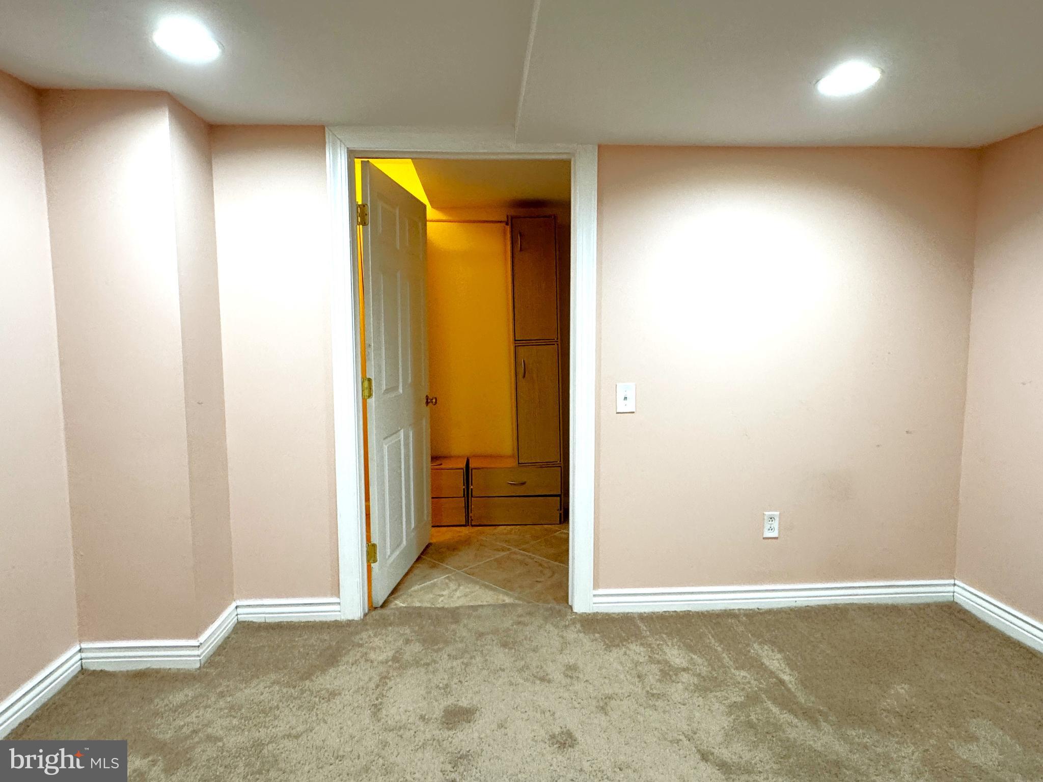 LONGFORD CROSSING - Residential