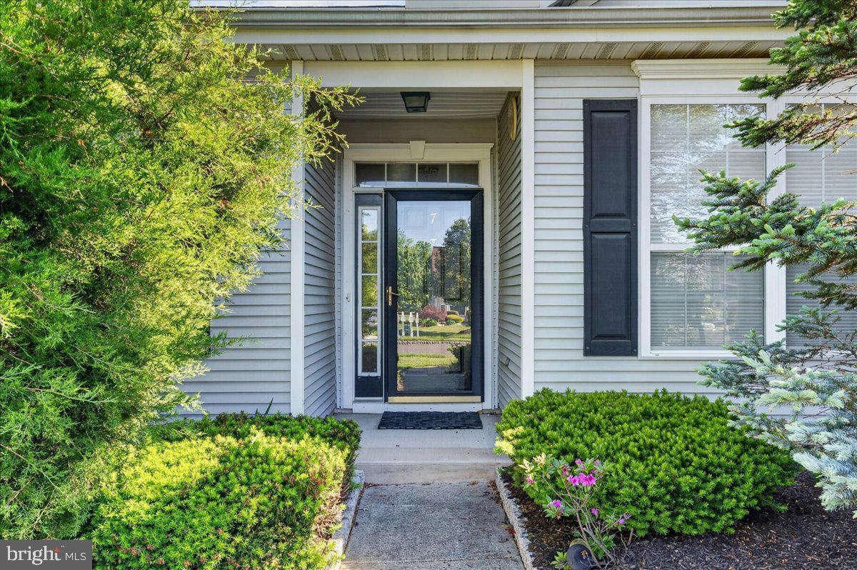 7 ALLISTER LANE