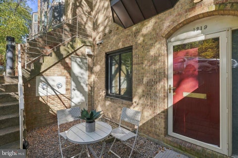 Photo of 1219 N Nash Street #1, ARLINGTON, VA 22209 (MLS # VAAR2081286)
