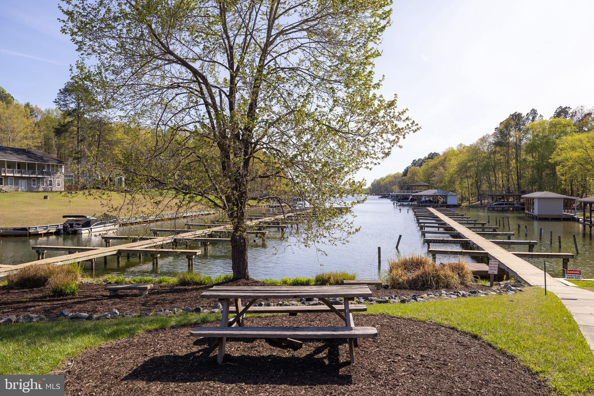 ROCKLAND CREEK ESTATES - Residential