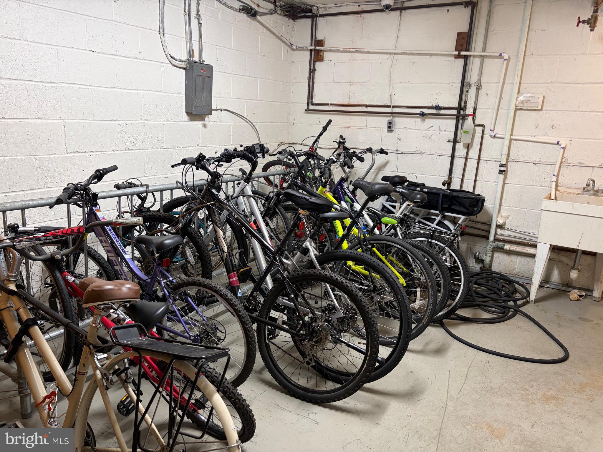 4390 LORCOM LANE 404