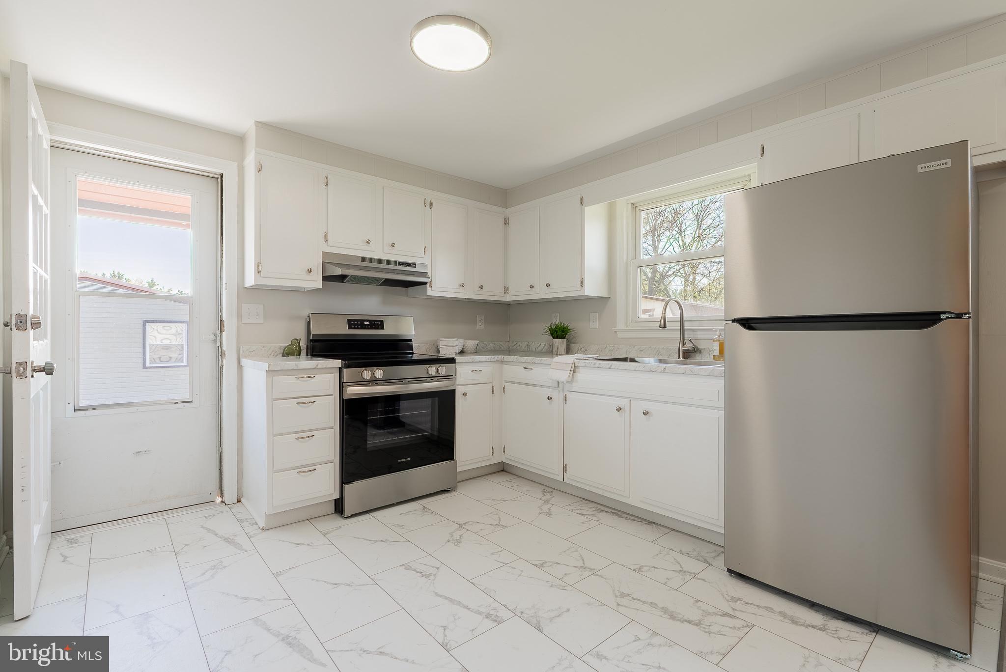 DUTCH LANE - Residential