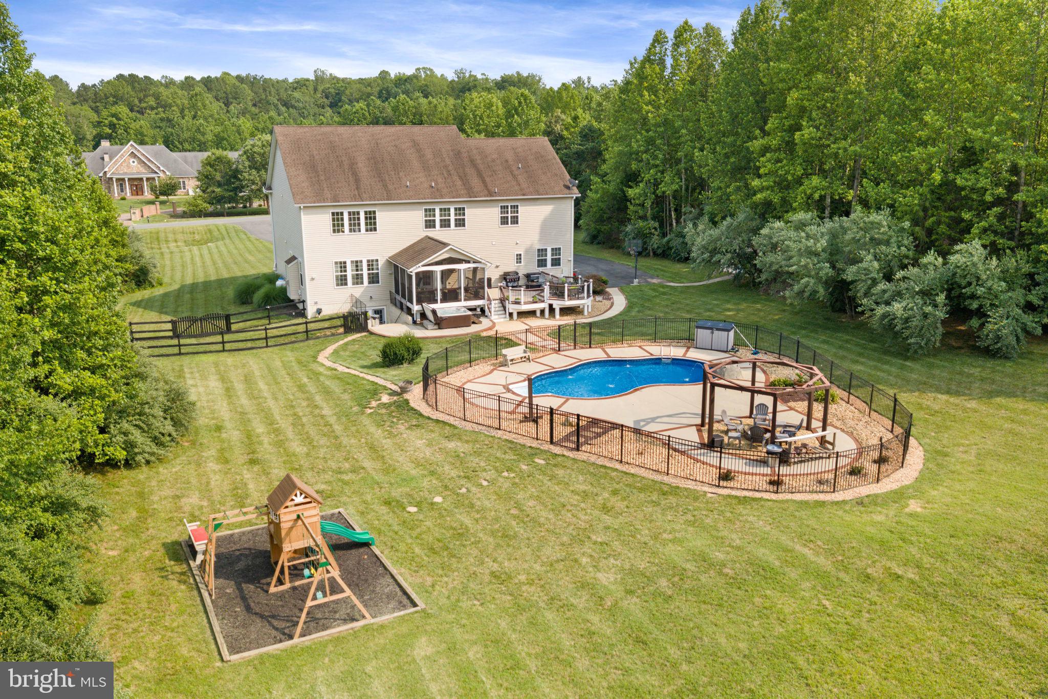 15 BOXWOOD COURT