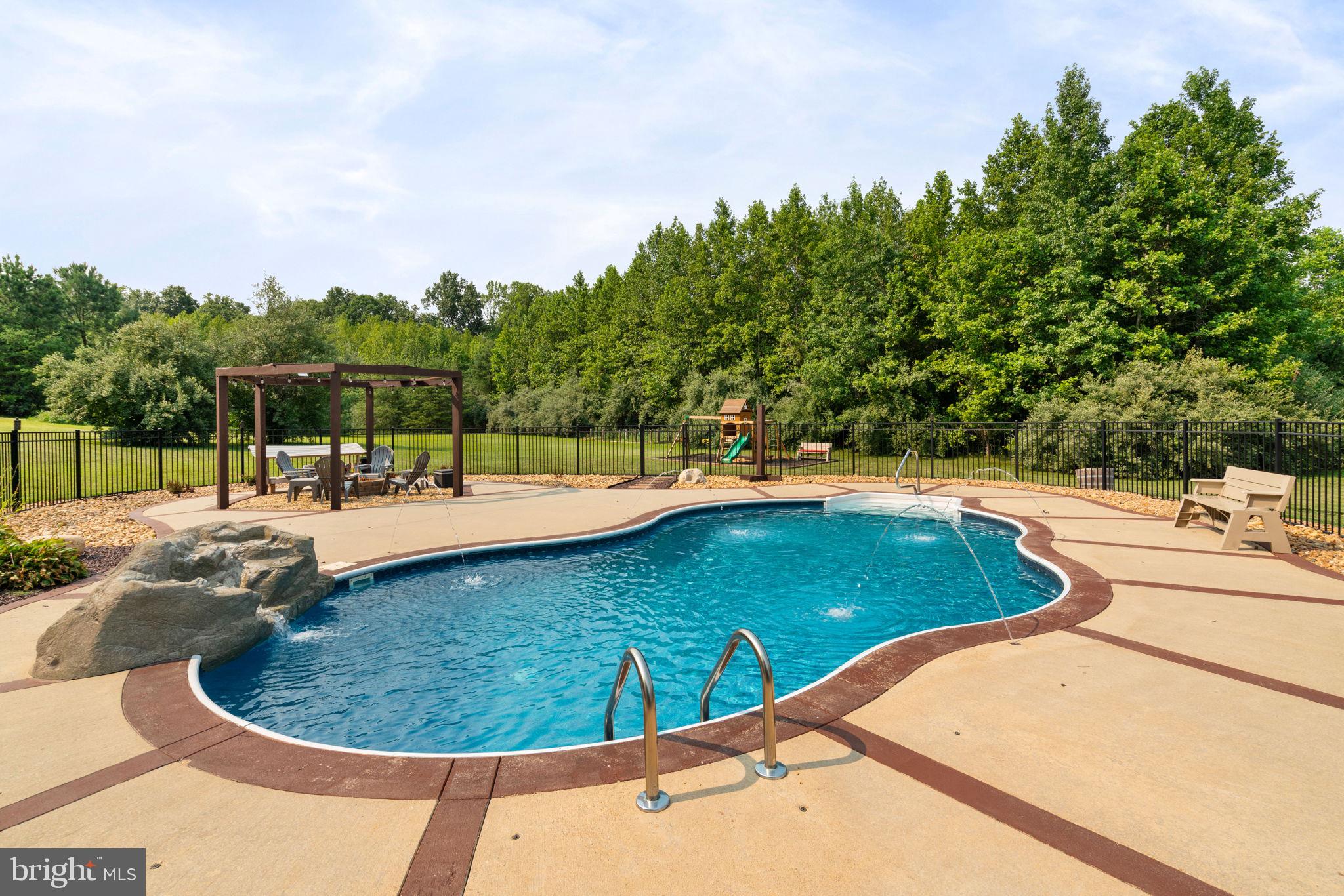 15 BOXWOOD COURT