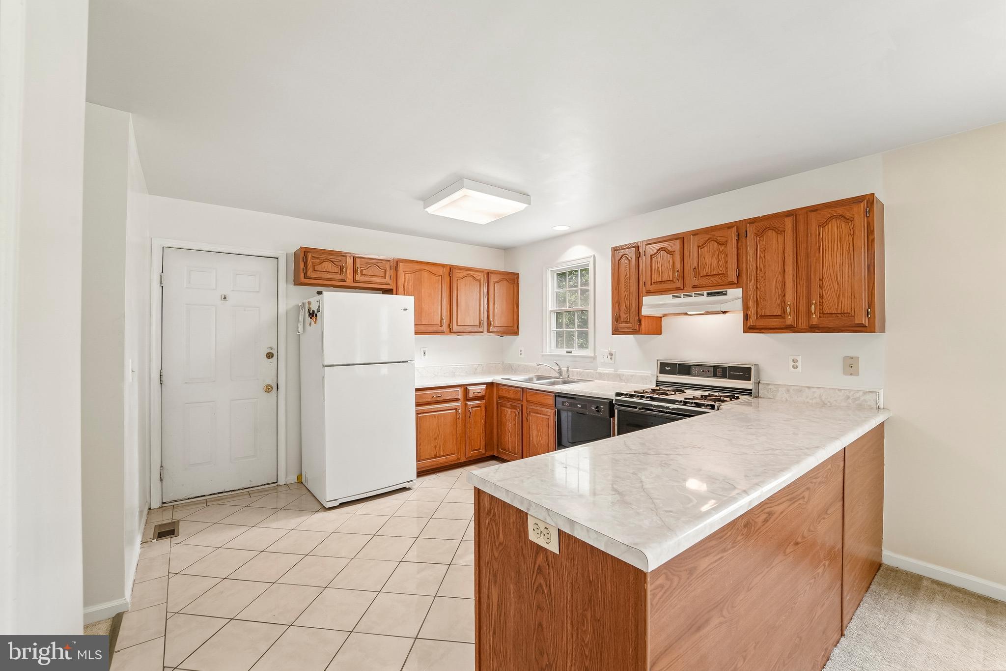 4820 LAUREN COURT