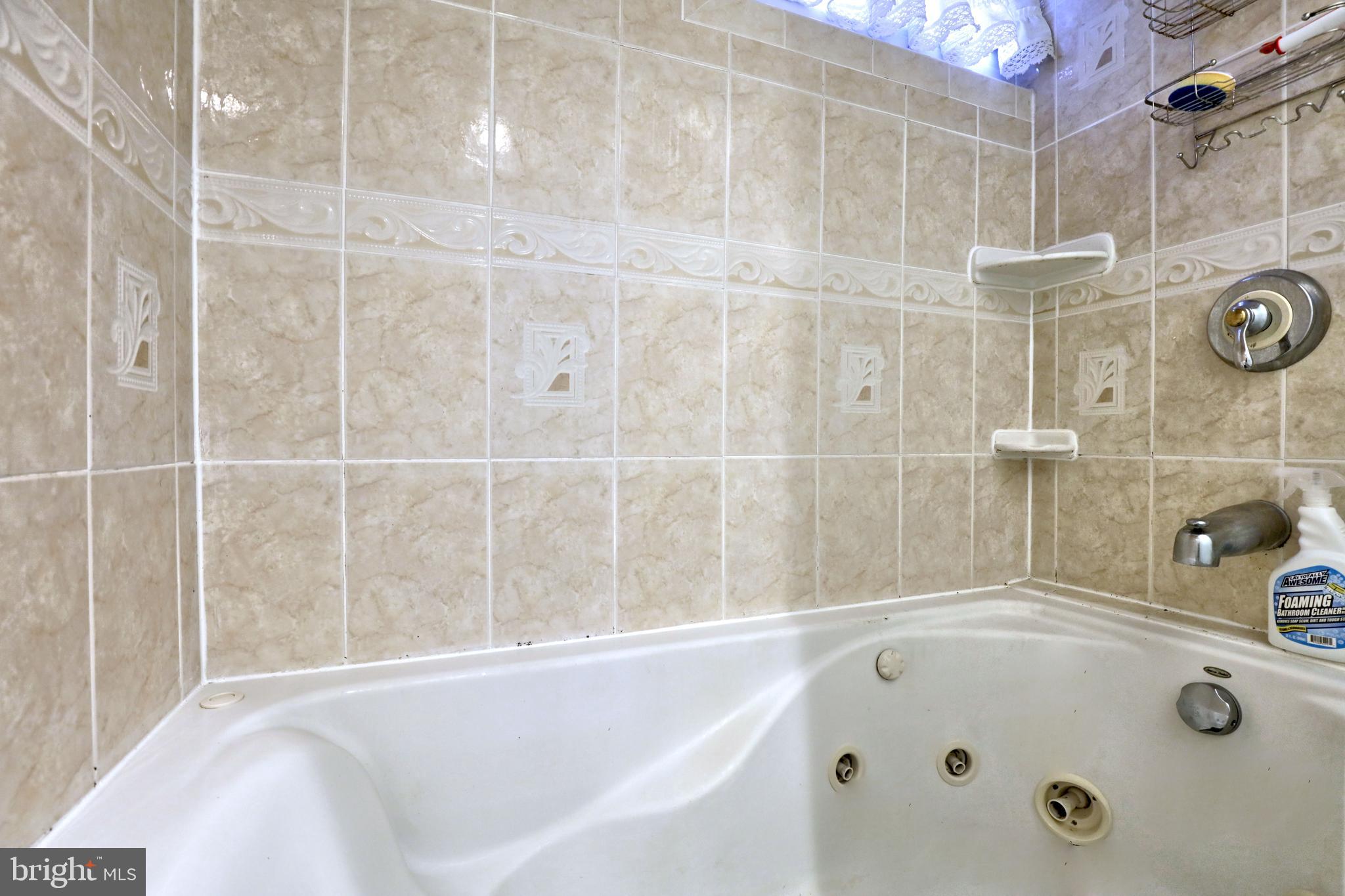 BROYHILL CREST - Residential Lease