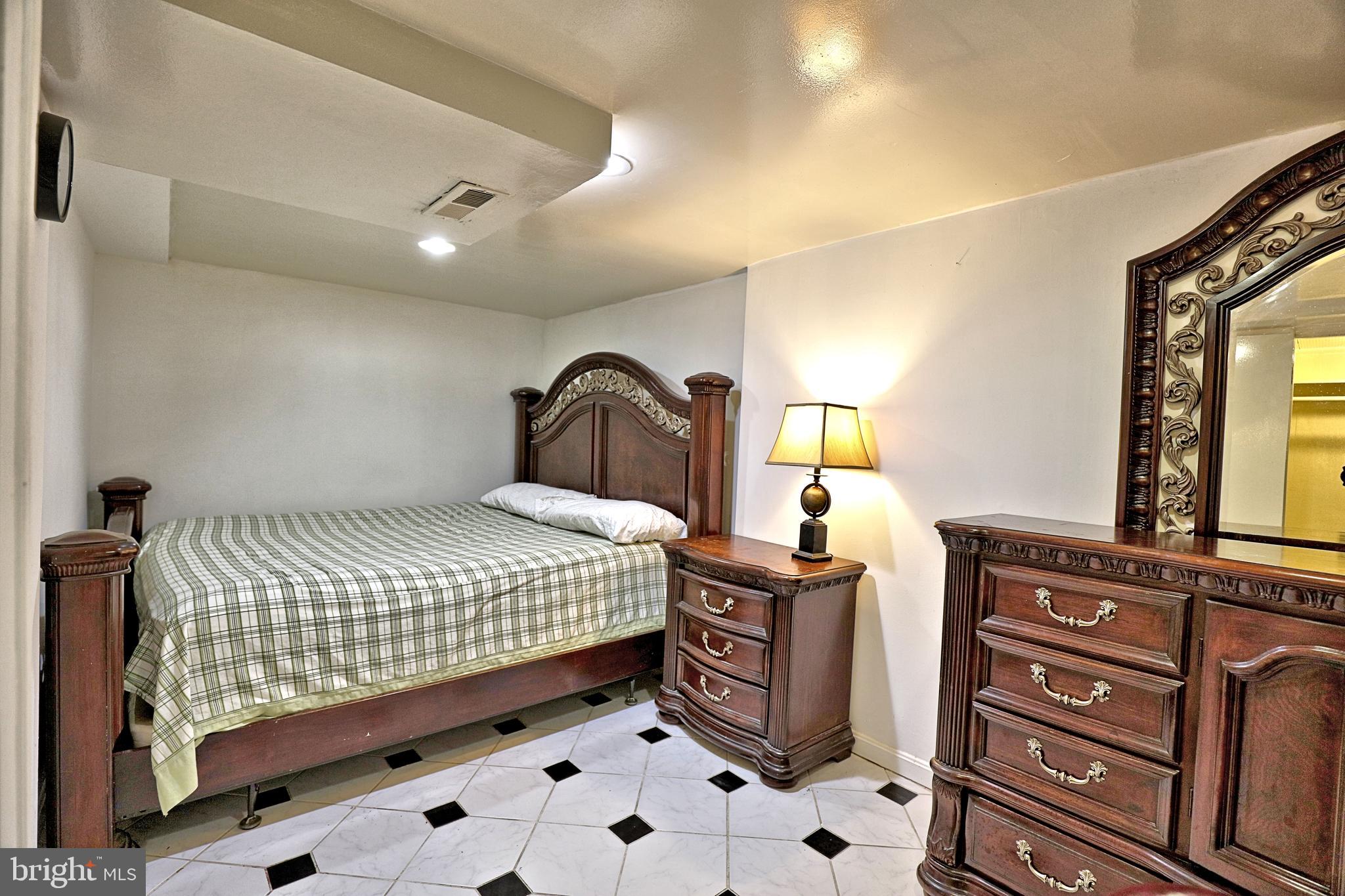 BROYHILL CREST - Residential Lease