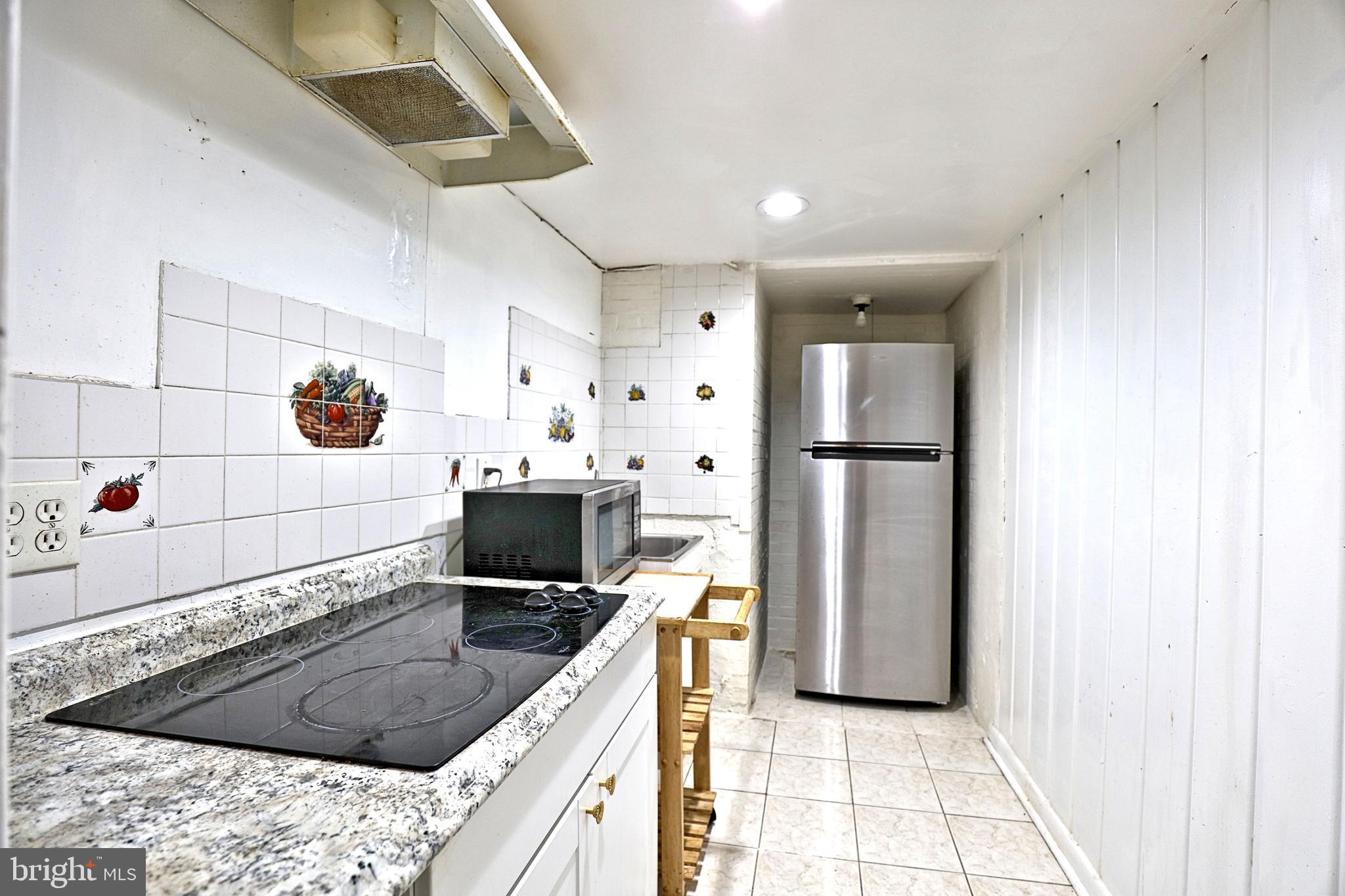 BROYHILL CREST - Residential Lease