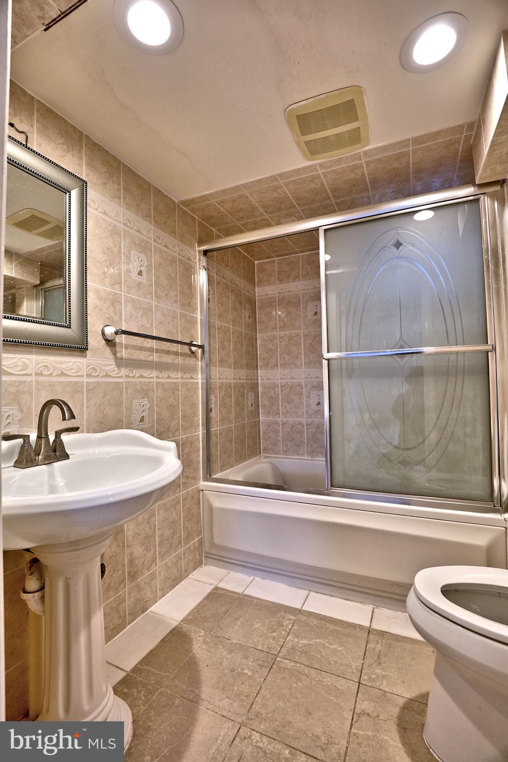 BROYHILL CREST - Residential Lease