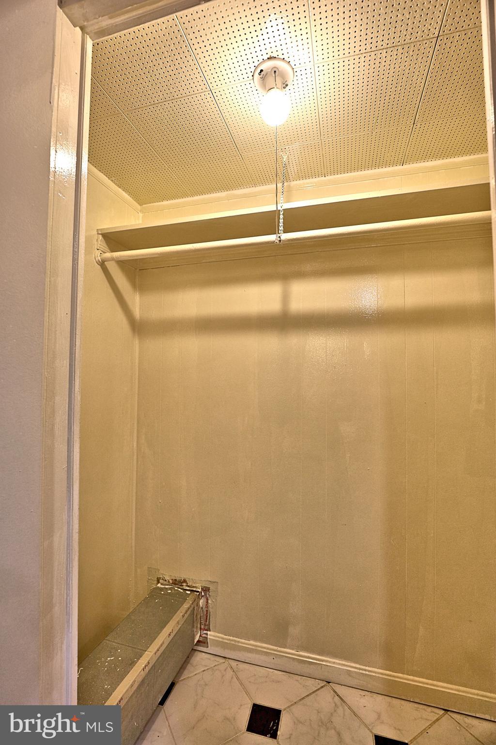 BROYHILL CREST - Residential Lease