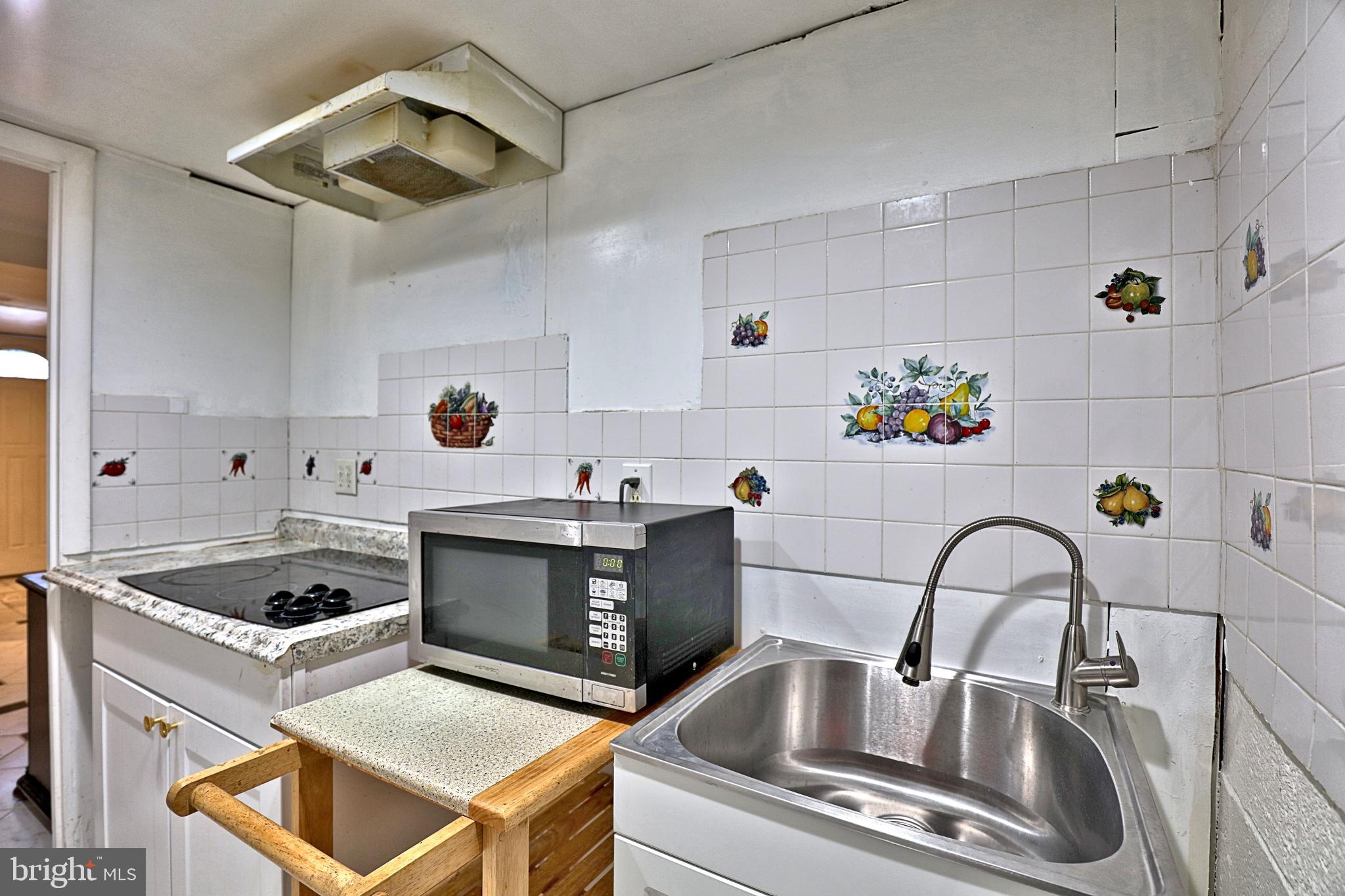 BROYHILL CREST - Residential Lease