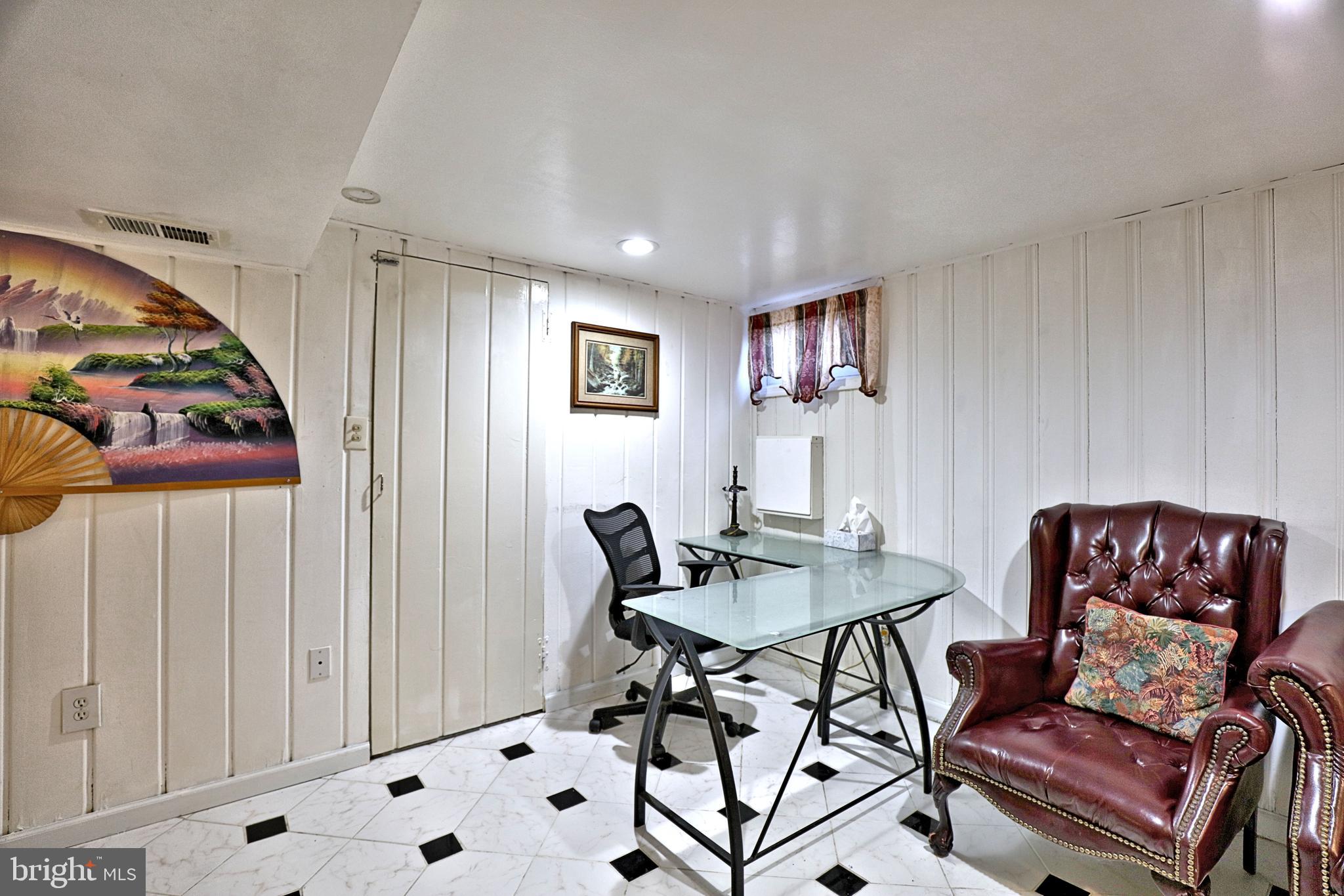 BROYHILL CREST - Residential Lease