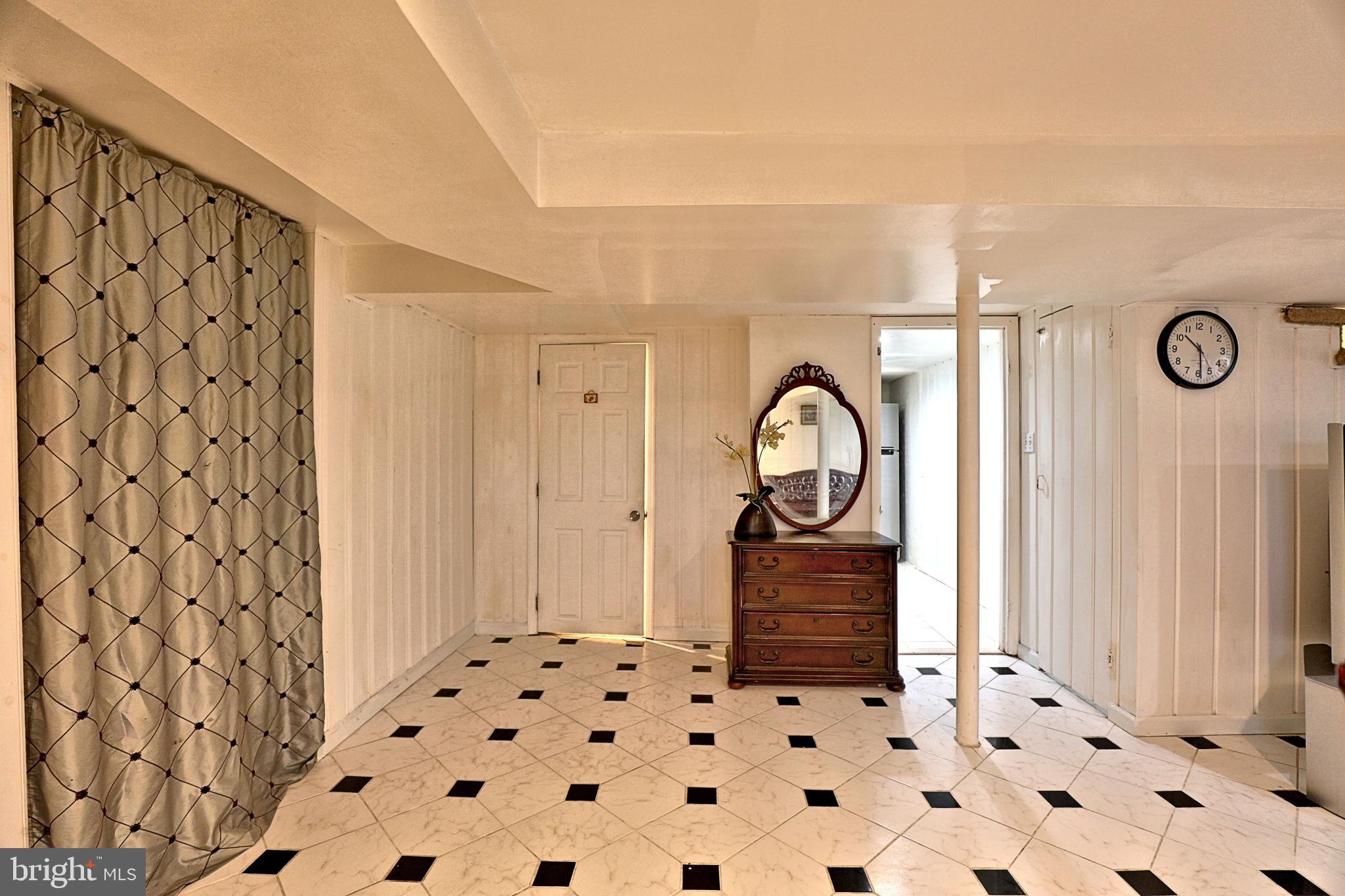 BROYHILL CREST - Residential Lease