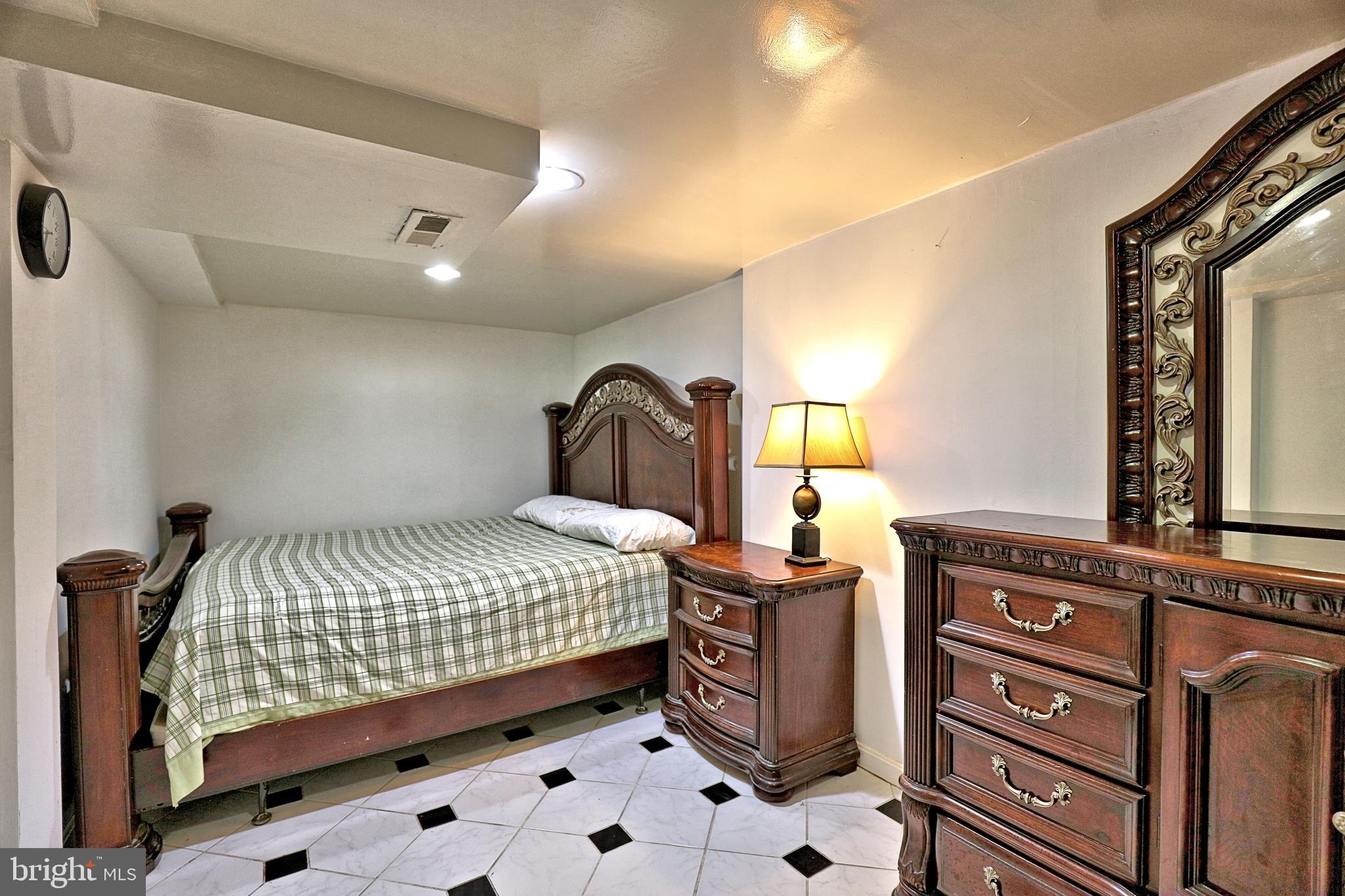 BROYHILL CREST - Residential Lease