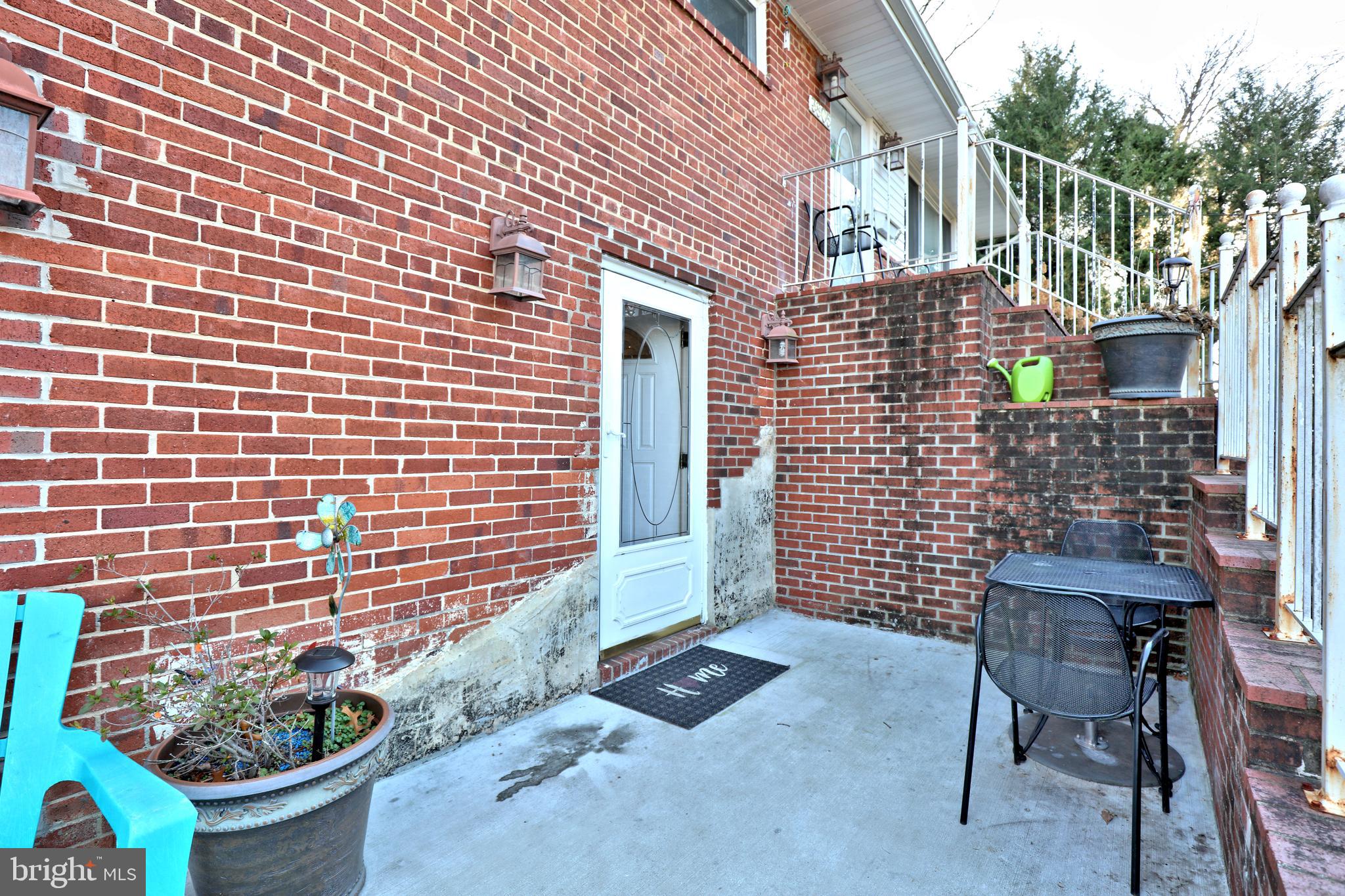 BROYHILL CREST - Residential Lease