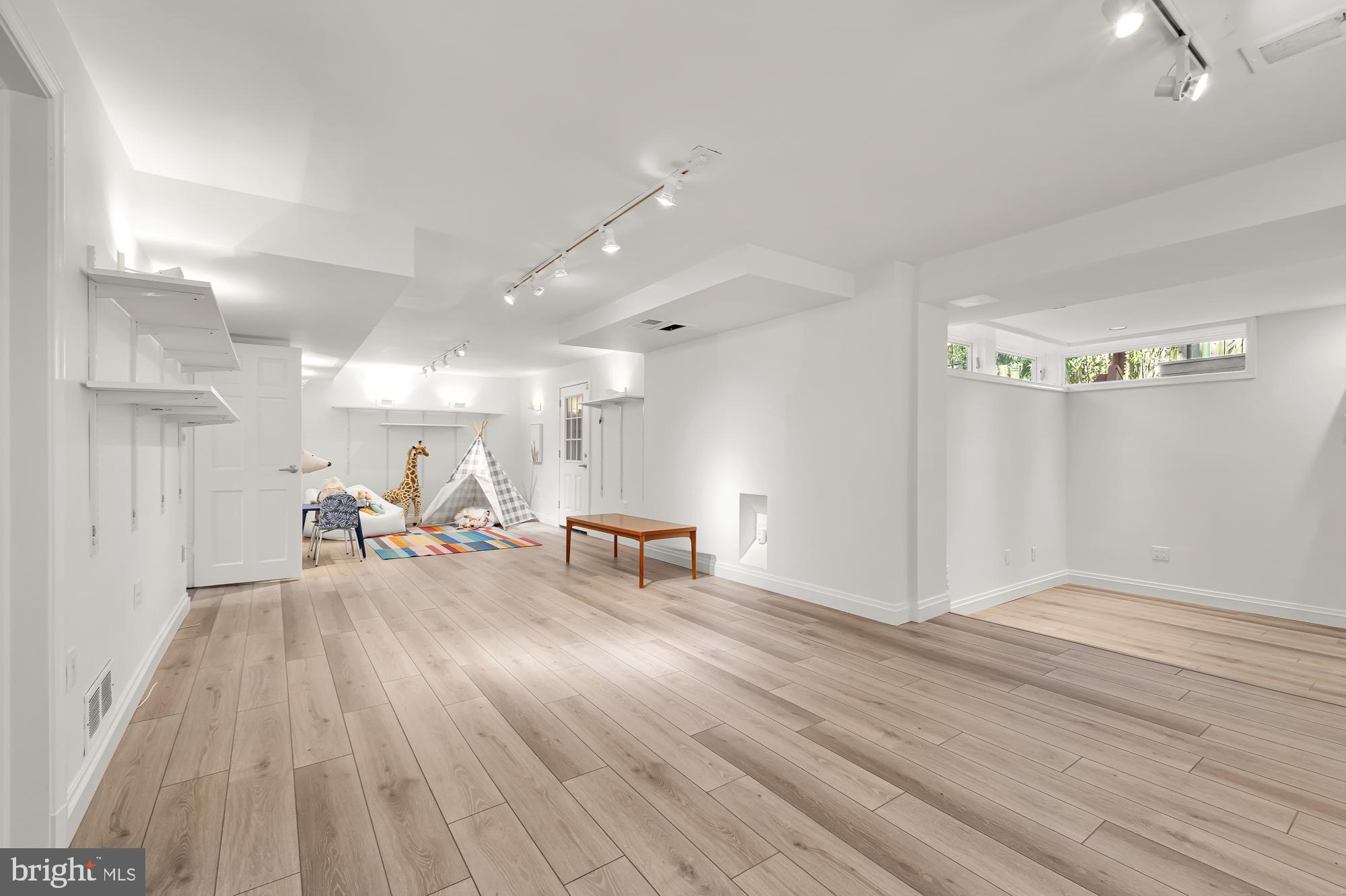 WESTMORELAND HILLS - Residential