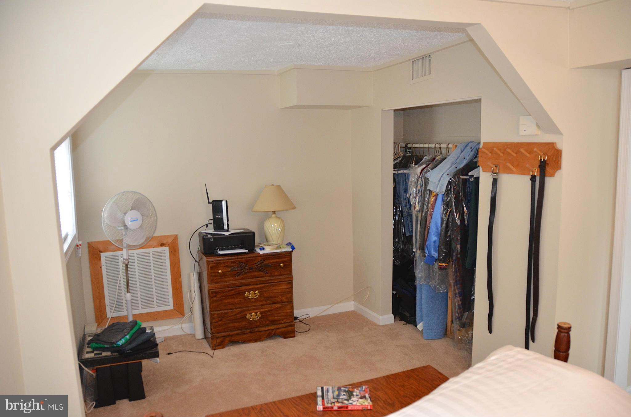 WOODLAND BEACH - Residential