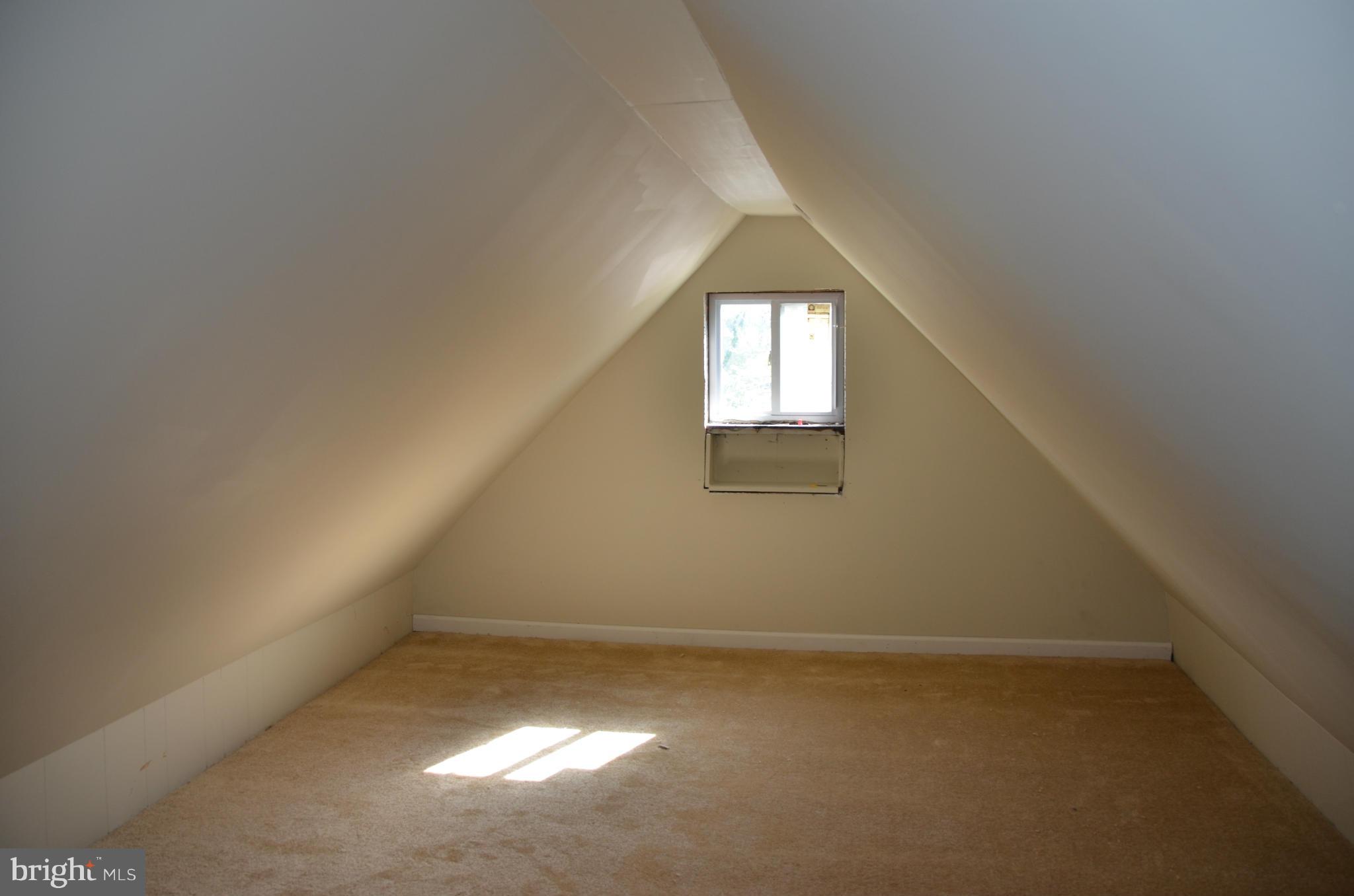 WOODLAND BEACH - Residential