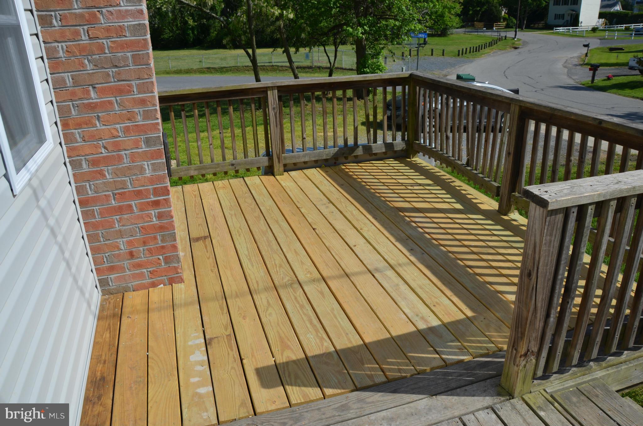 WOODLAND BEACH - Residential