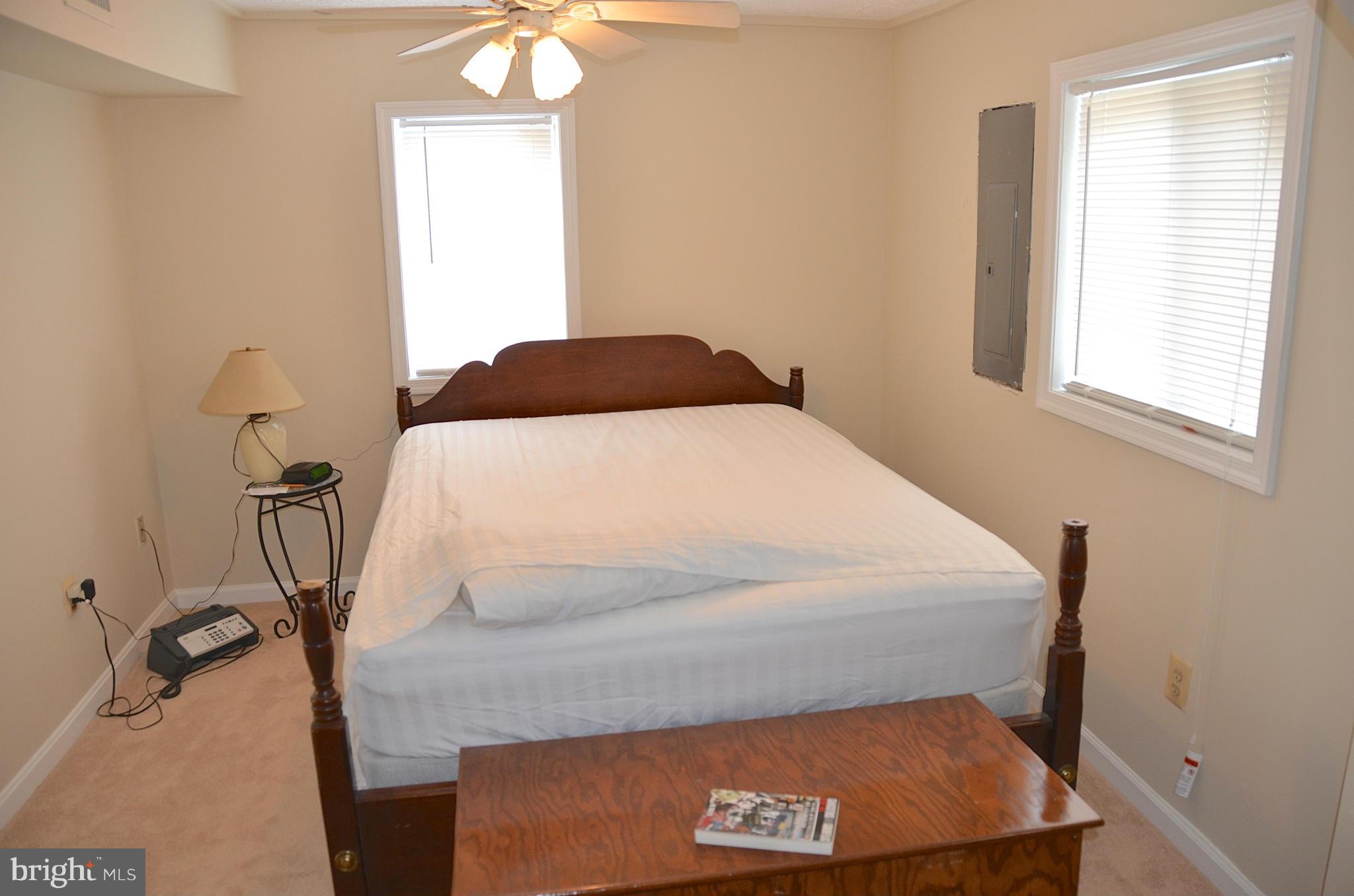 WOODLAND BEACH - Residential