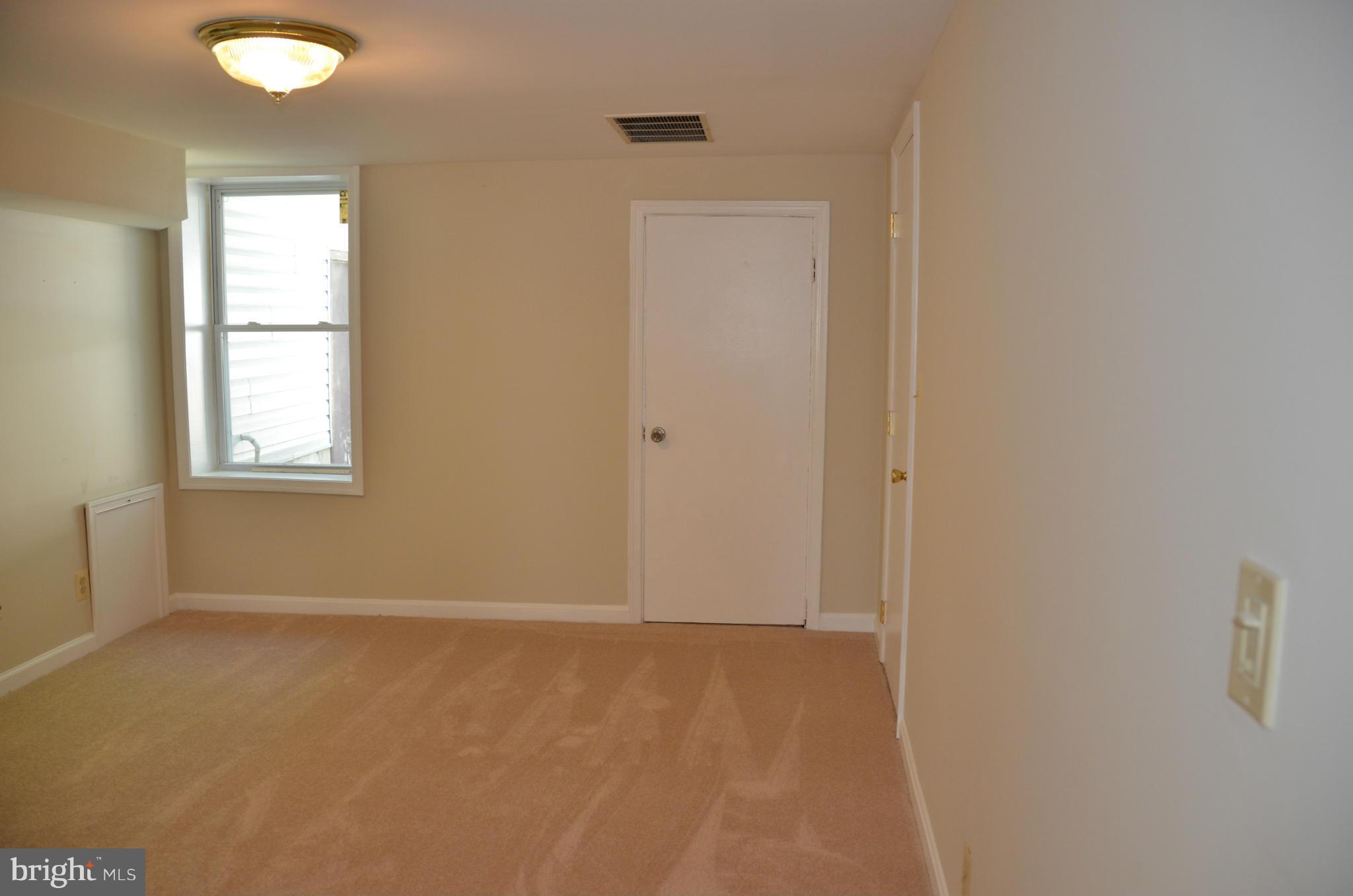 WOODLAND BEACH - Residential