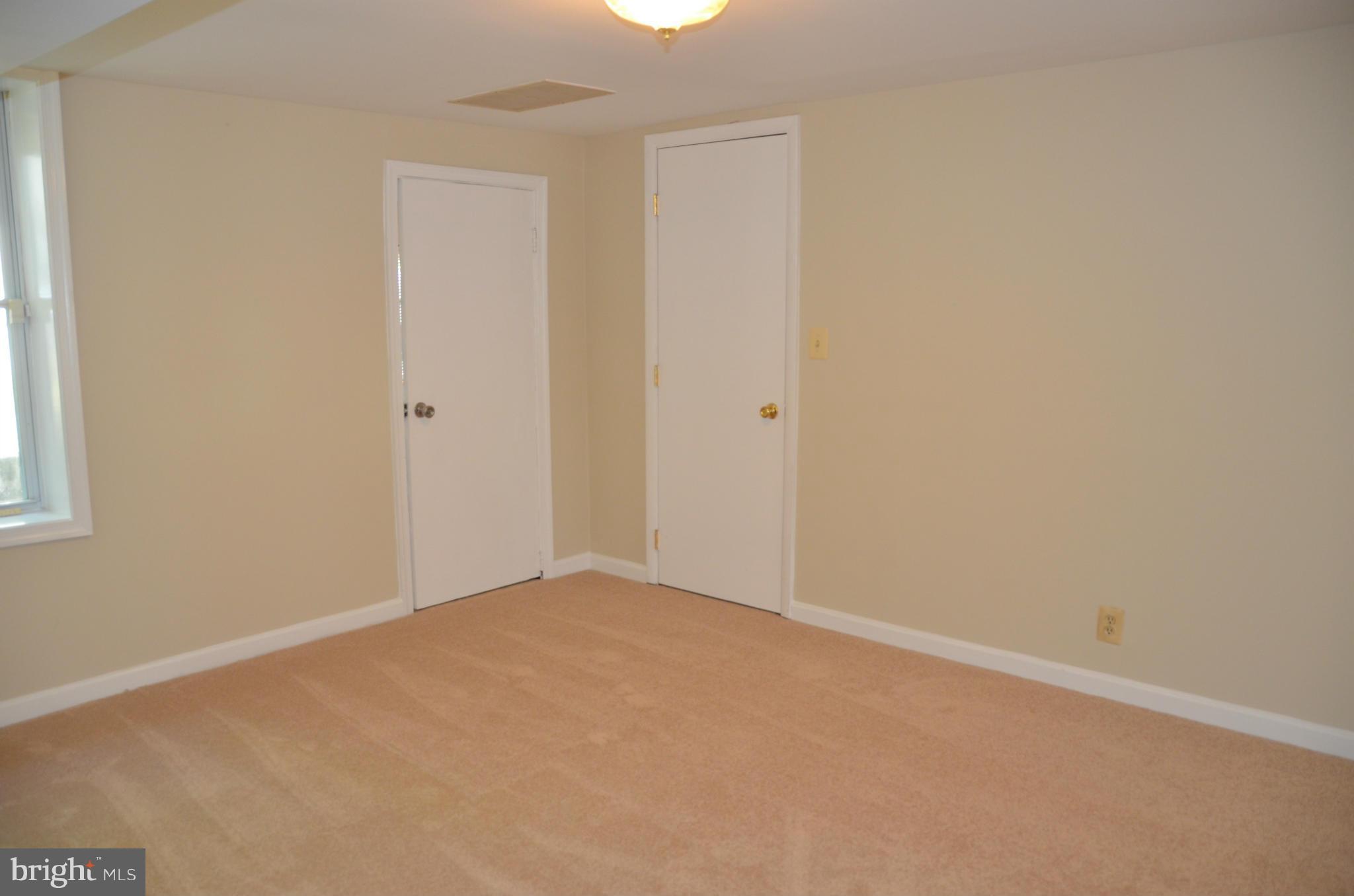 WOODLAND BEACH - Residential