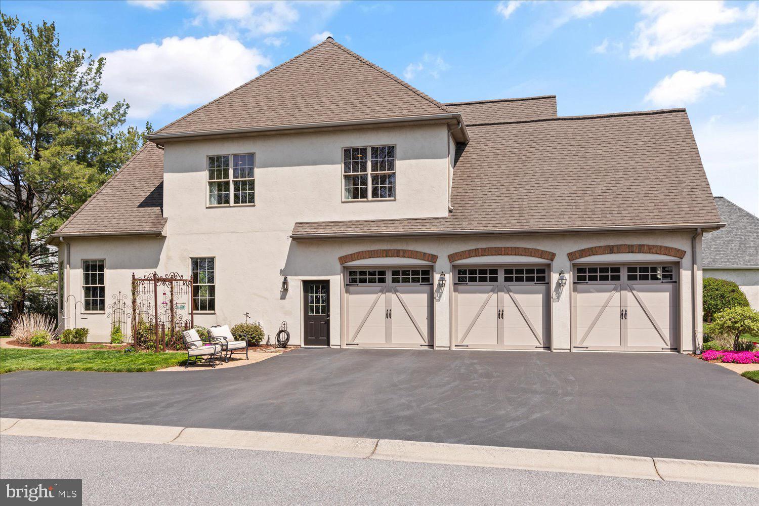 708 GOOSE NECK DRIVE