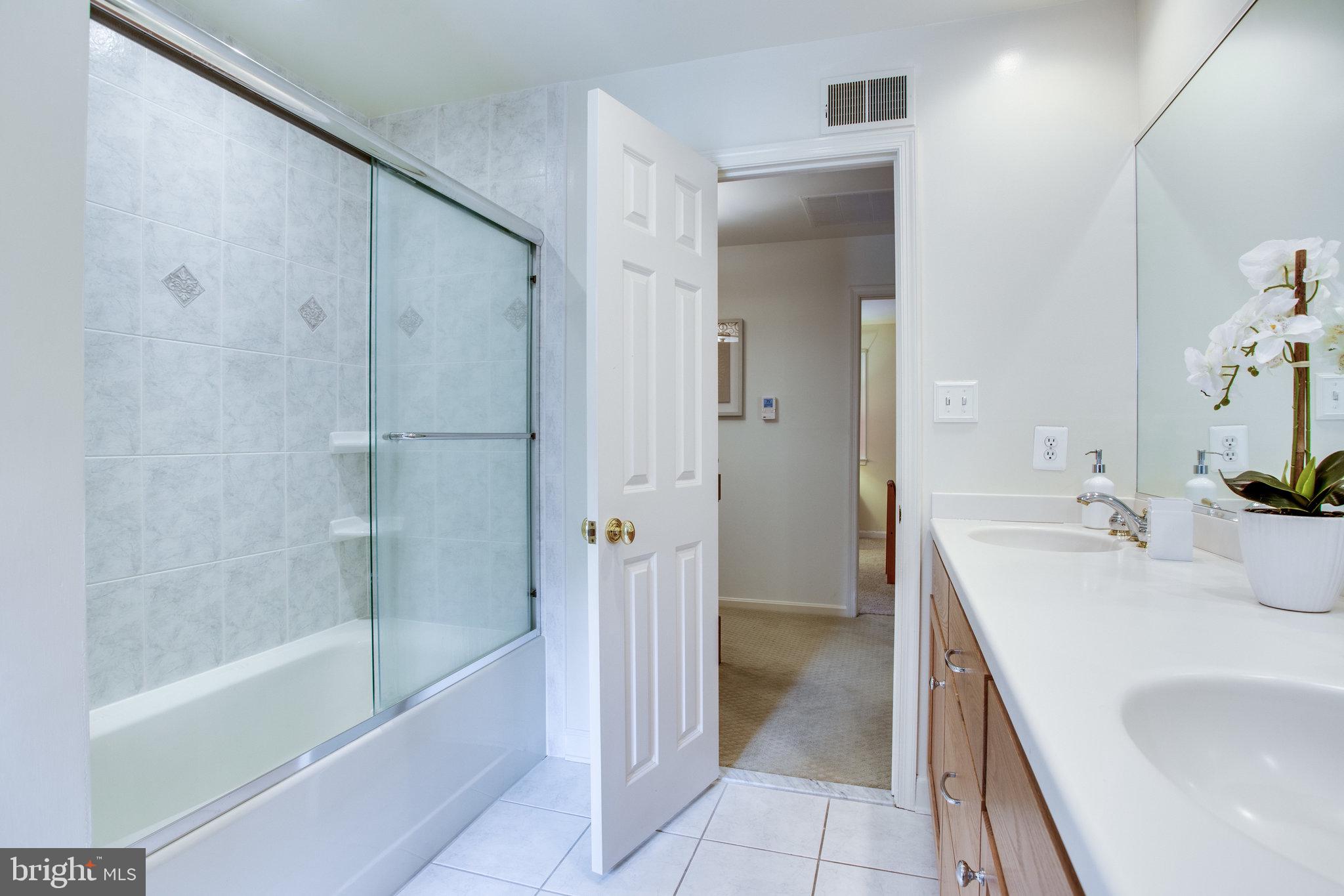 MC LEAN HAMLET - Residential