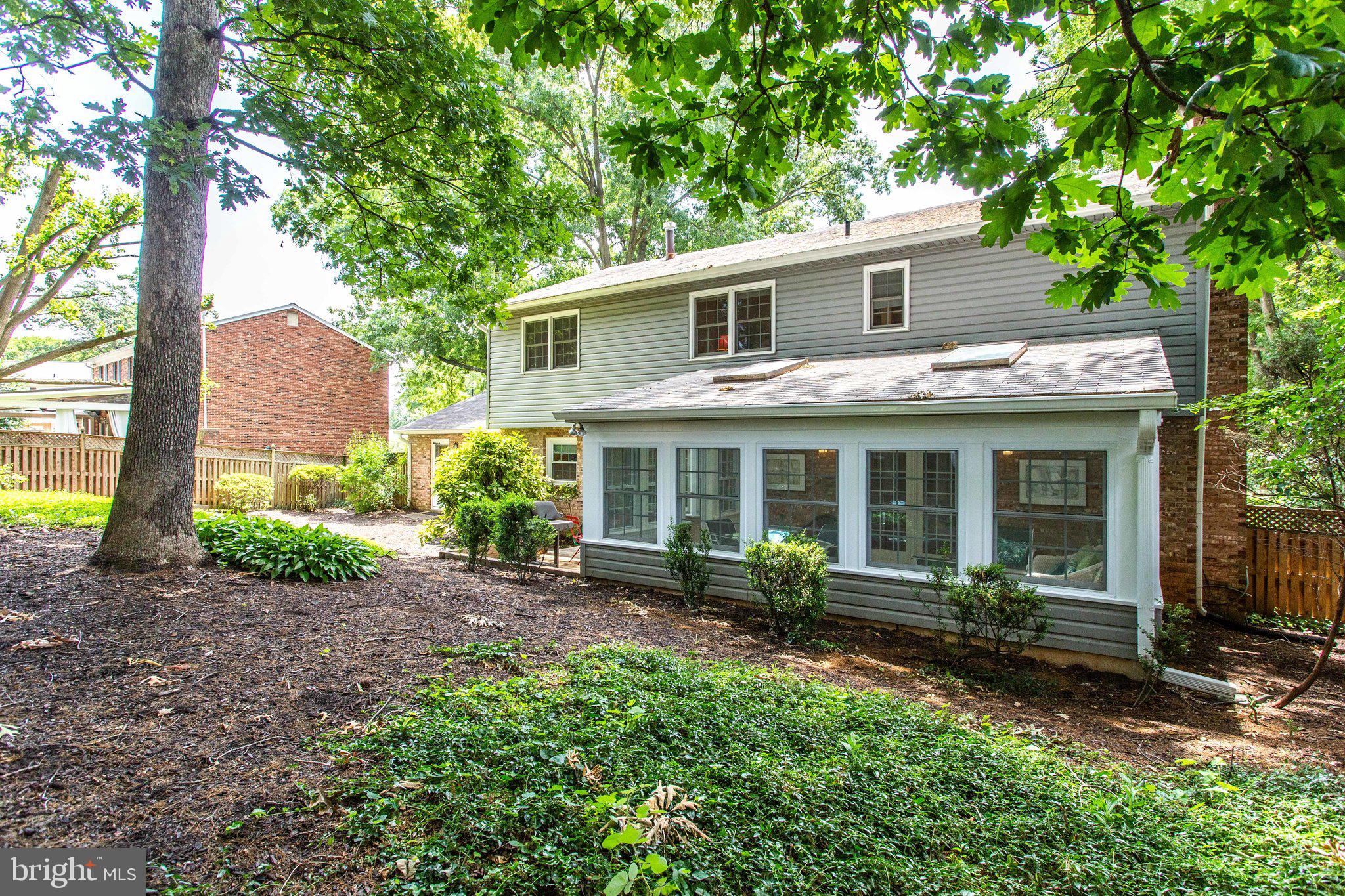 MC LEAN HAMLET - Residential