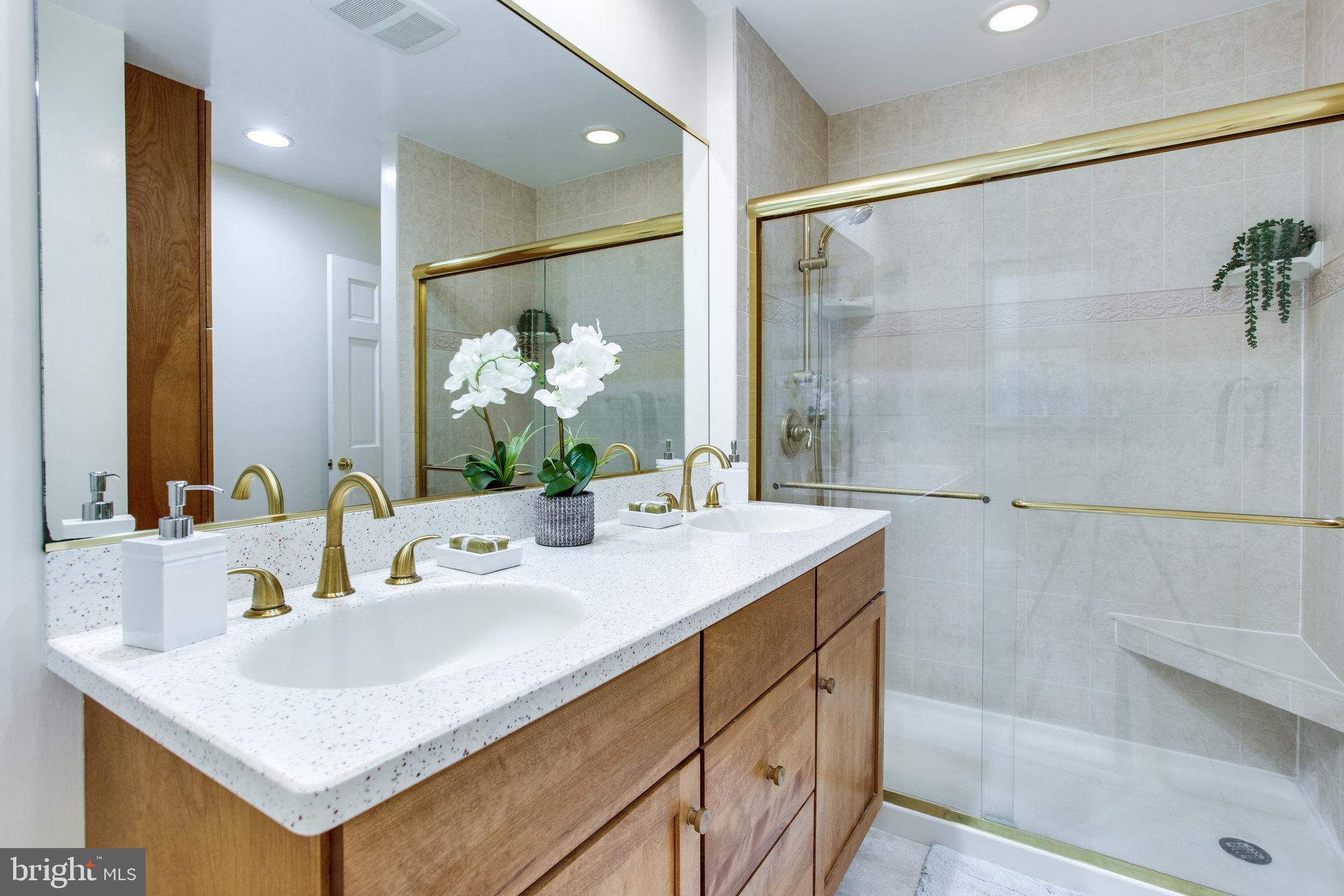 MC LEAN HAMLET - Residential